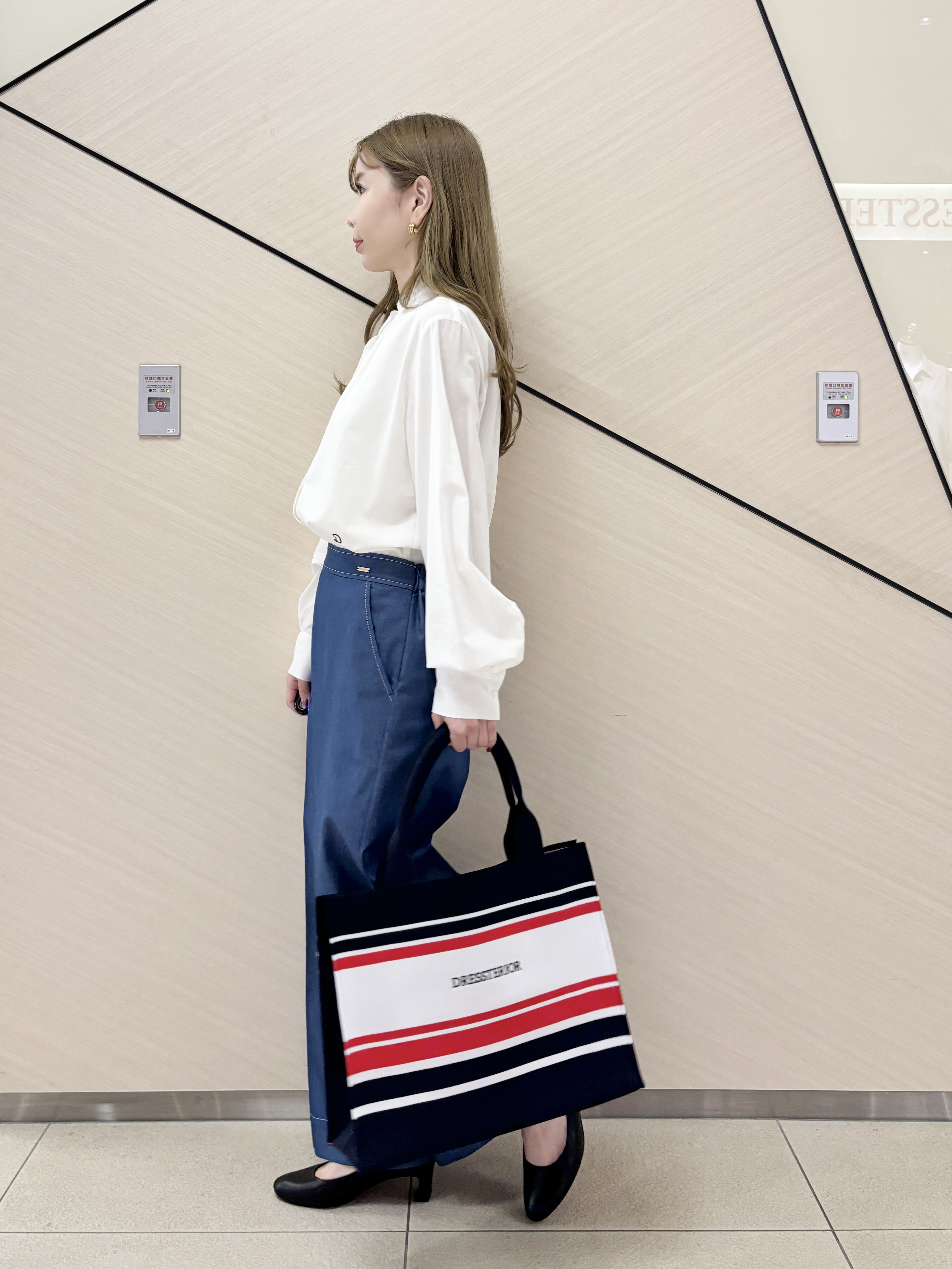 清水夏姫さんの「DRESSTERIOR｜【STORY11月号掲載】アーチフィットレザーパンプス」を使ったコーディネート