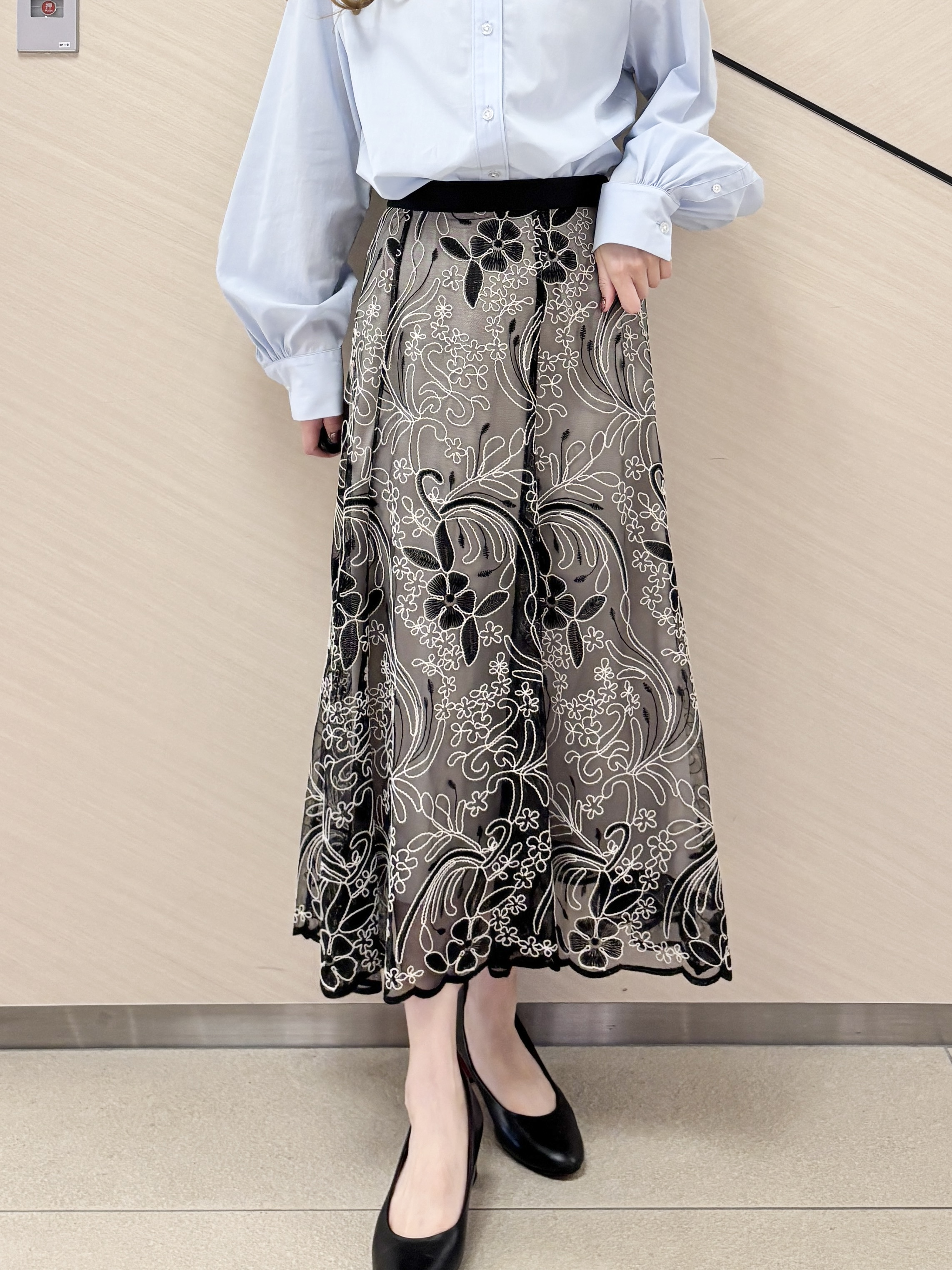 清水夏姫さんの「DRESSTERIOR｜【STORY11月号掲載】アーチフィットレザーパンプス」を使ったコーディネート