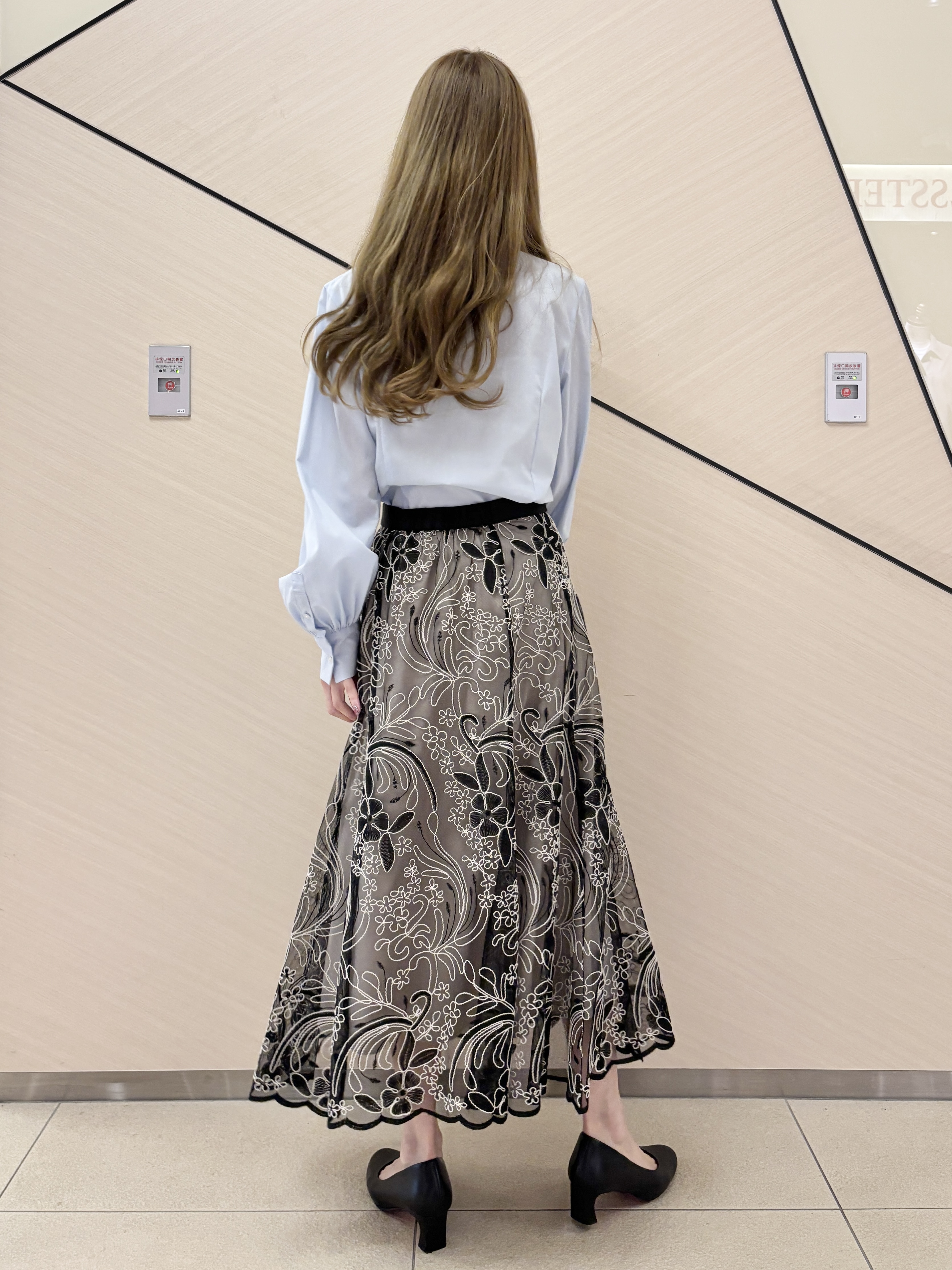 清水夏姫さんの「DRESSTERIOR｜【STORY11月号掲載】アーチフィットレザーパンプス」を使ったコーディネート