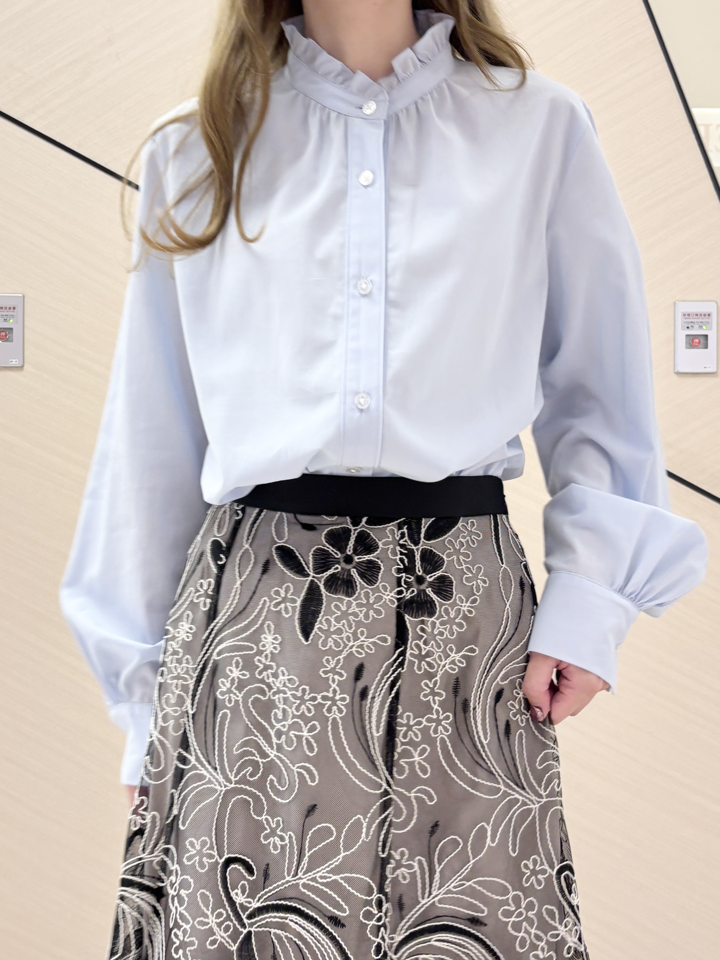 清水夏姫さんの「DRESSTERIOR｜【STORY11月号掲載】アーチフィットレザーパンプス」を使ったコーディネート