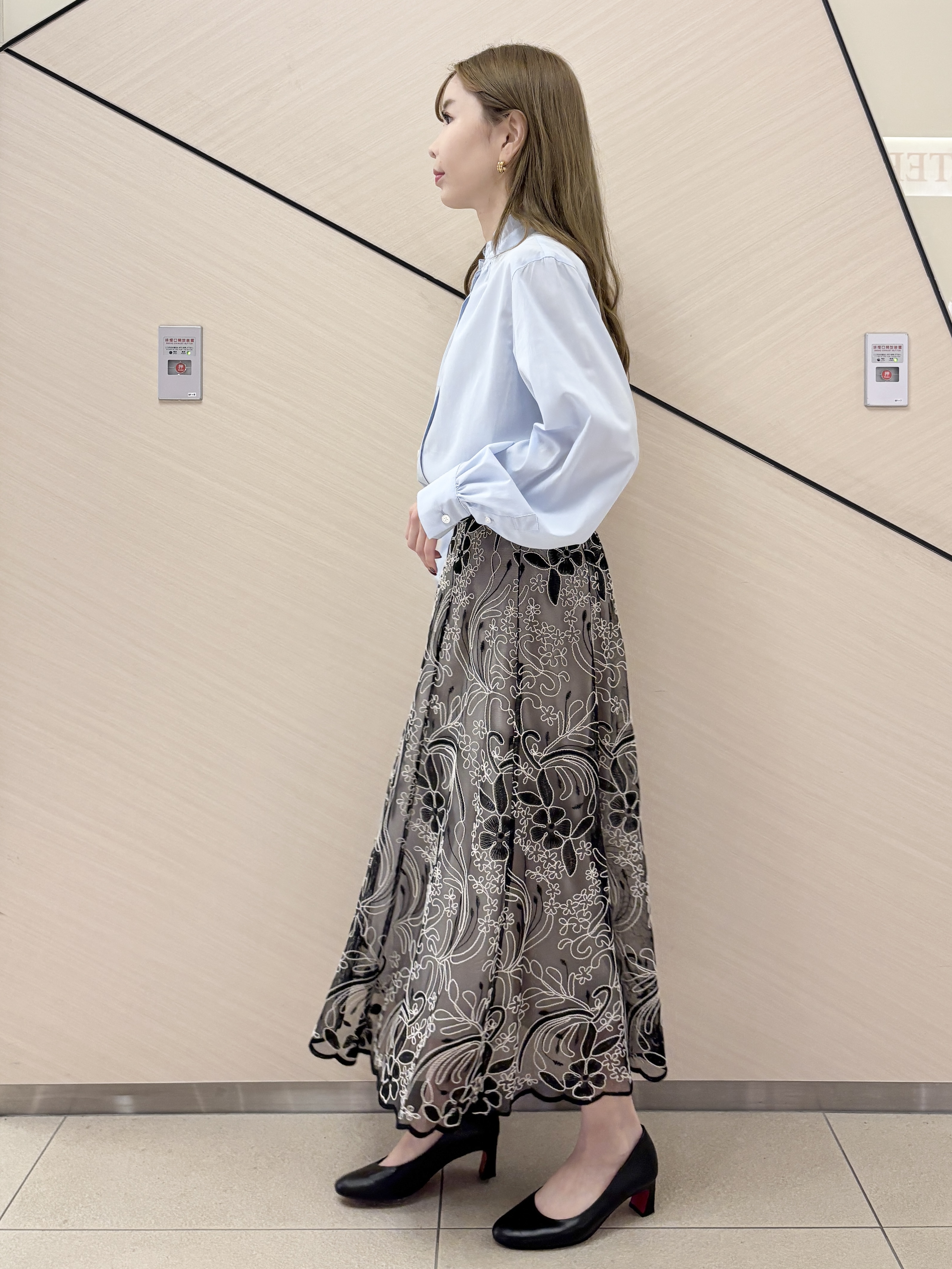 清水夏姫さんの「DRESSTERIOR｜【STORY11月号掲載】アーチフィットレザーパンプス」を使ったコーディネート