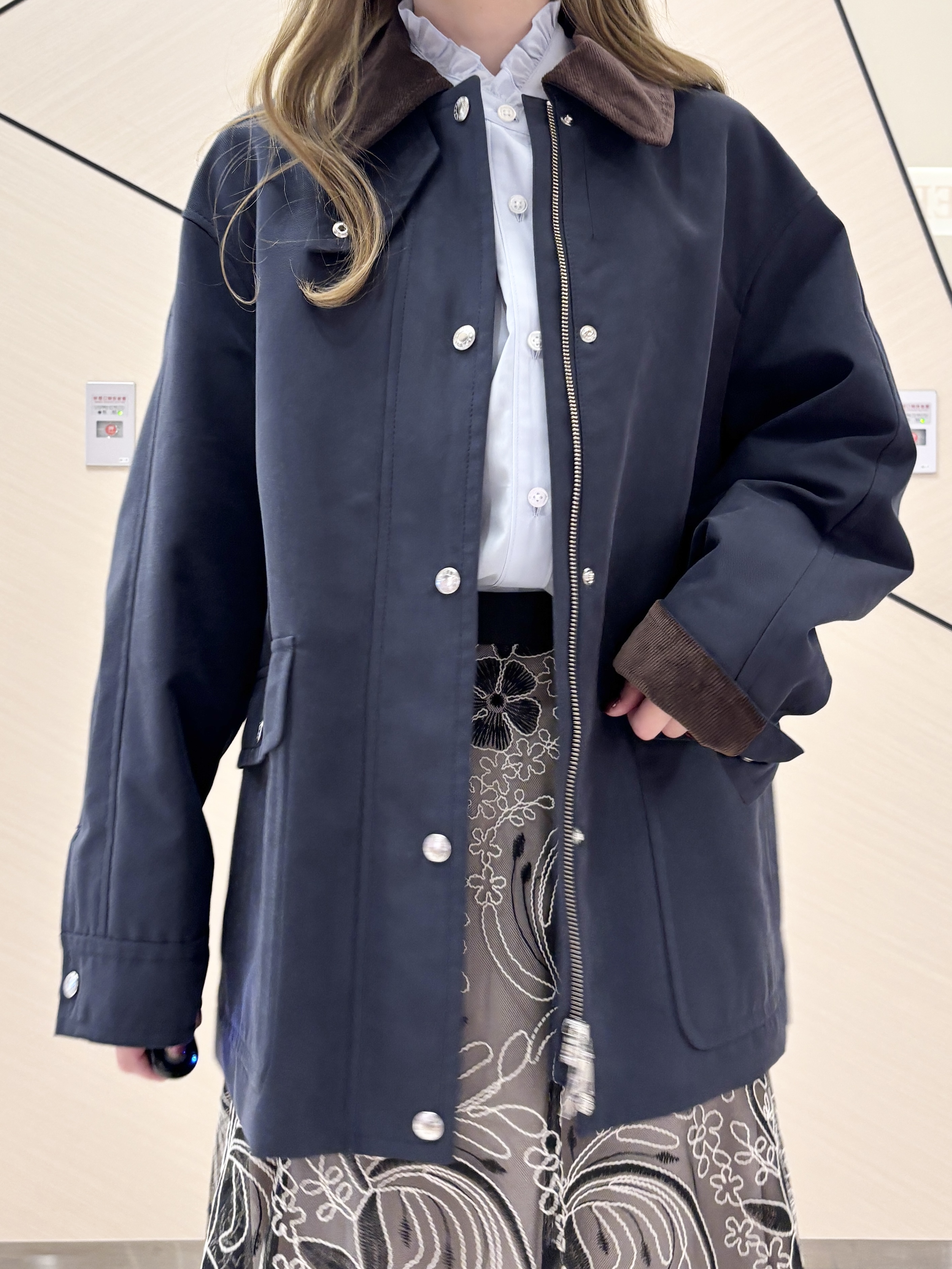 清水夏姫さんの「DRESSTERIOR｜【STORY11月号掲載】アーチフィットレザーパンプス」を使ったコーディネート