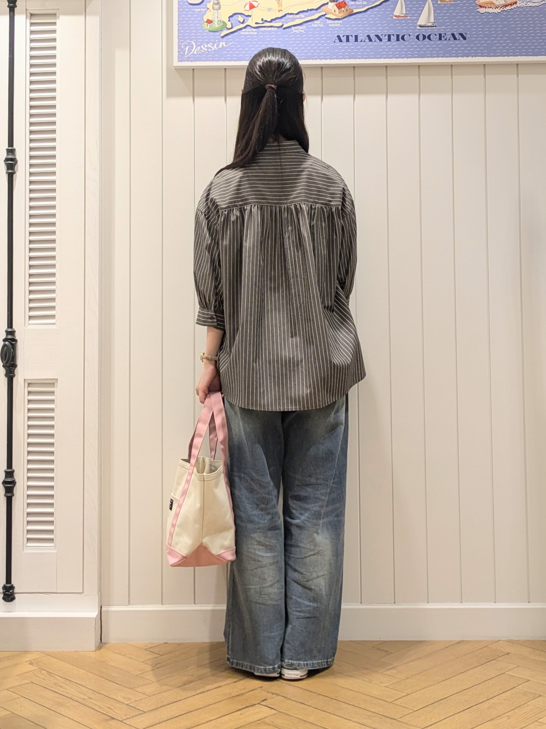 冨澤麻里さんの「Dessin｜【秋羽織り/洗濯機OK】ギャザースリーブストライプシャツ6分袖」を使ったコーディネート