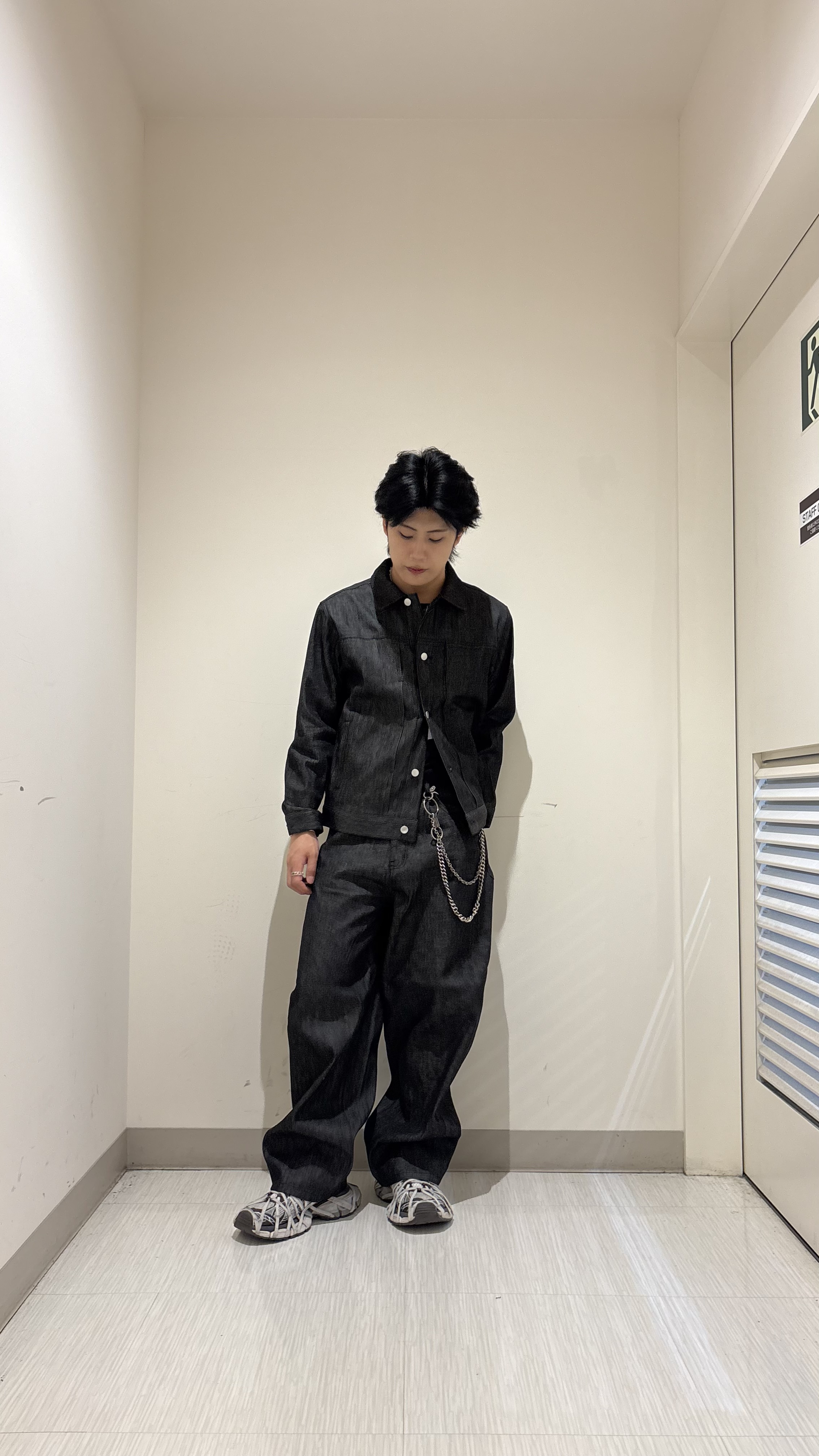 辻一樹さんの「tk.TAKEO KIKUCHI｜【色褪せしにくいデニム/セットアップ対応可】Comfy Fadeless Denim Seriesデ」を使ったコーディネート