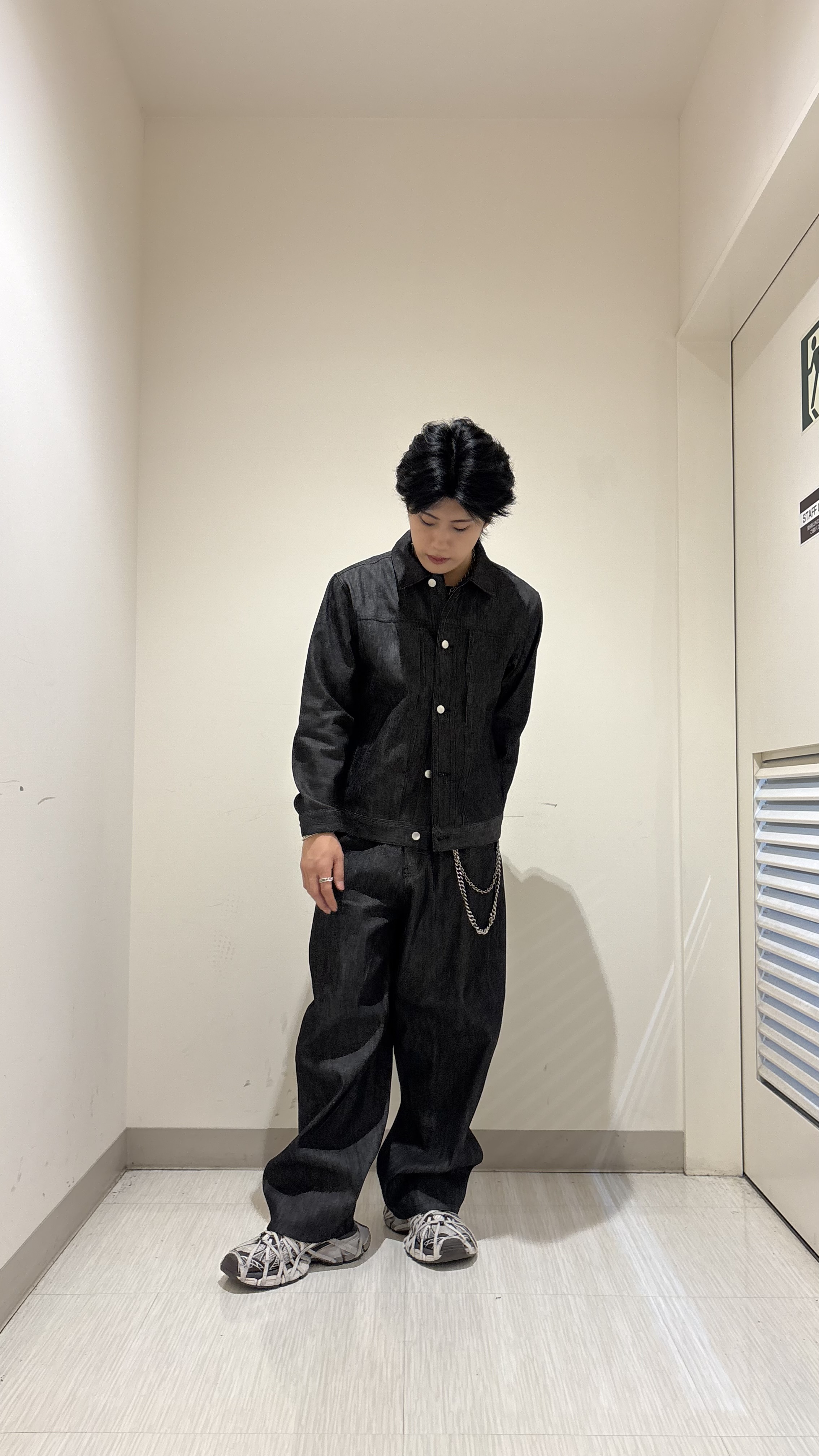 辻一樹さんの「tk.TAKEO KIKUCHI｜【色褪せしにくいデニム/セットアップ対応可】Comfy Fadeless Denim Seriesデ」を使ったコーディネート