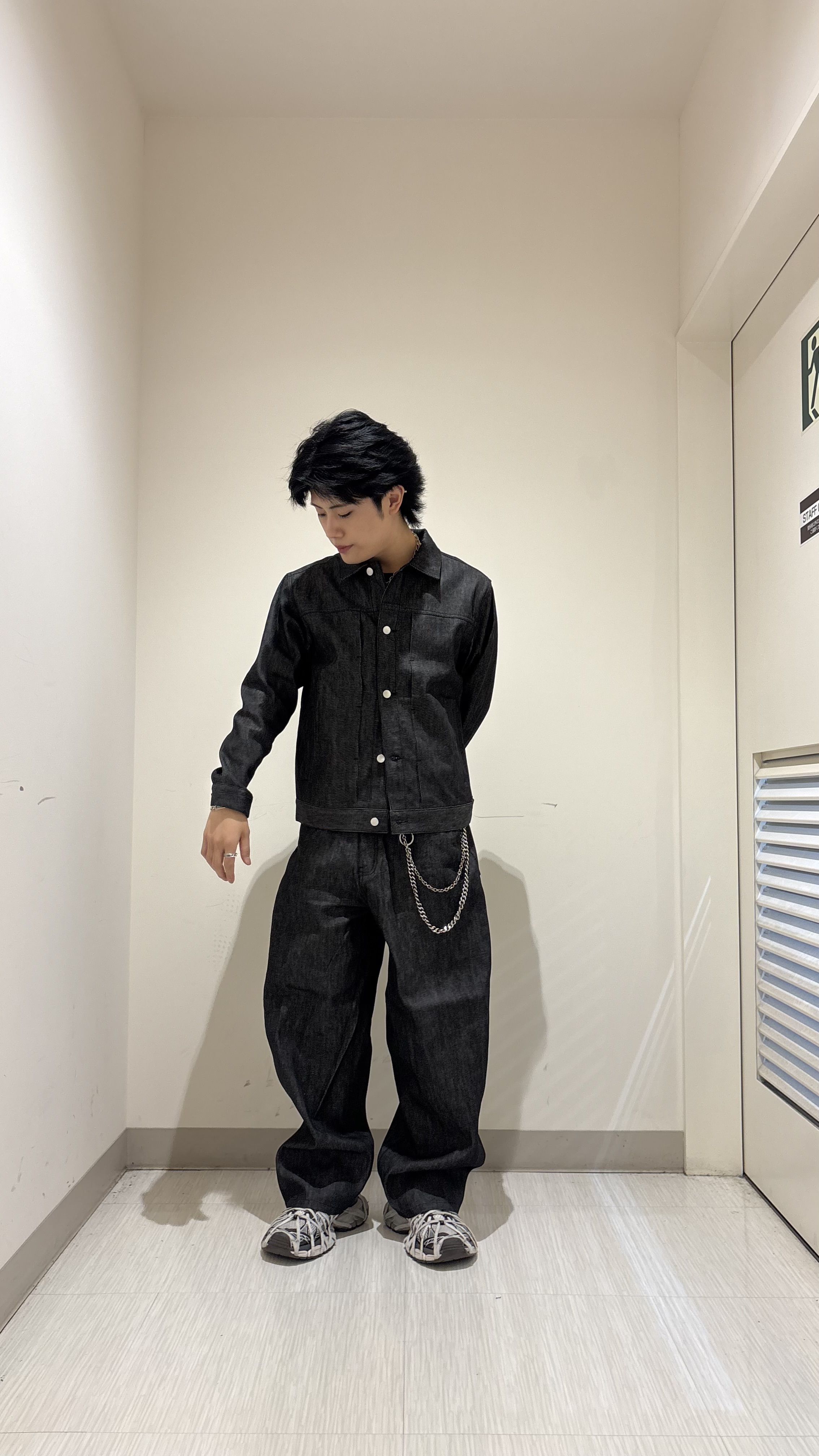 辻一樹さんの「tk.TAKEO KIKUCHI｜【色褪せしにくいデニム/セットアップ対応可】Comfy Fadeless Denim Seriesデ」を使ったコーディネート