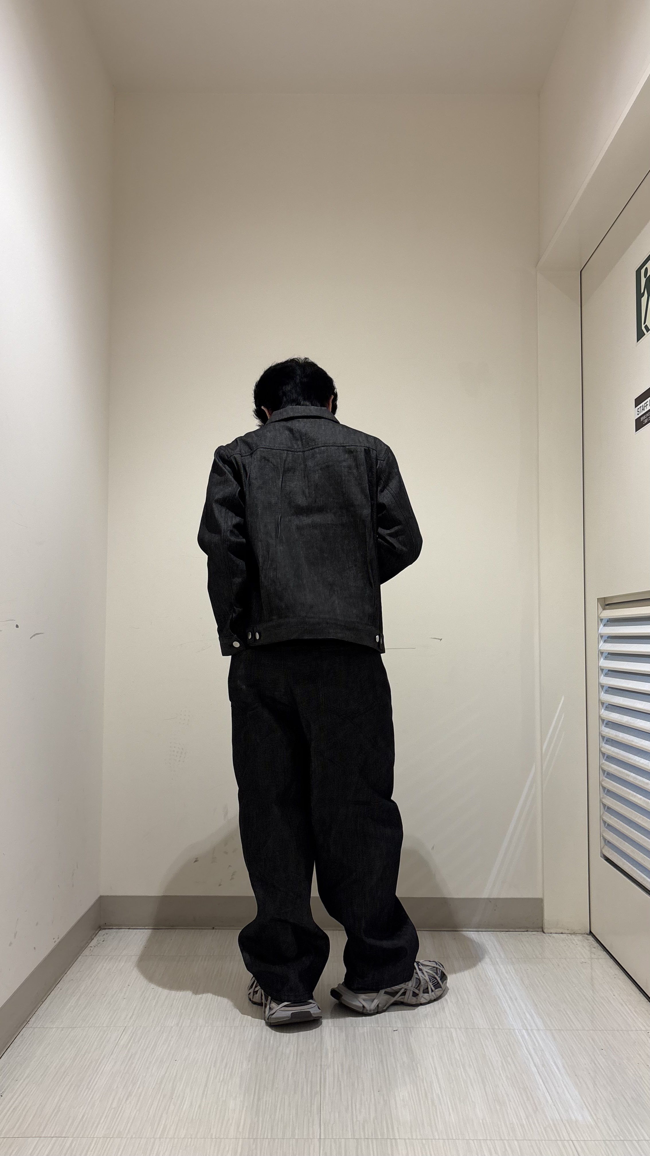 辻一樹さんの「tk.TAKEO KIKUCHI｜【色褪せしにくいデニム/セットアップ対応可】Comfy Fadeless Denim Seriesデ」を使ったコーディネート