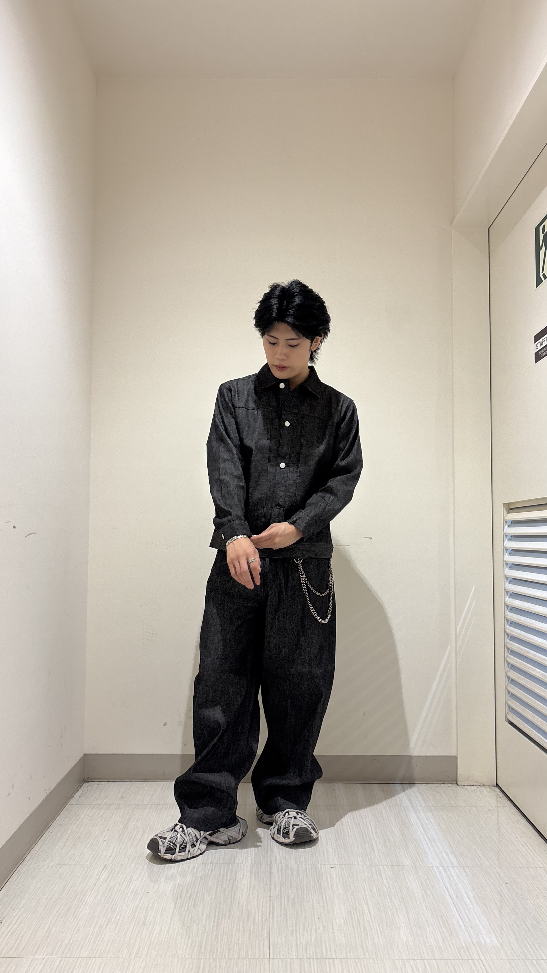 辻一樹さんの「tk.TAKEO KIKUCHI｜【色褪せしにくいデニム/セットアップ対応可】Comfy Fadeless Denim Seriesデ」を使ったコーディネート
