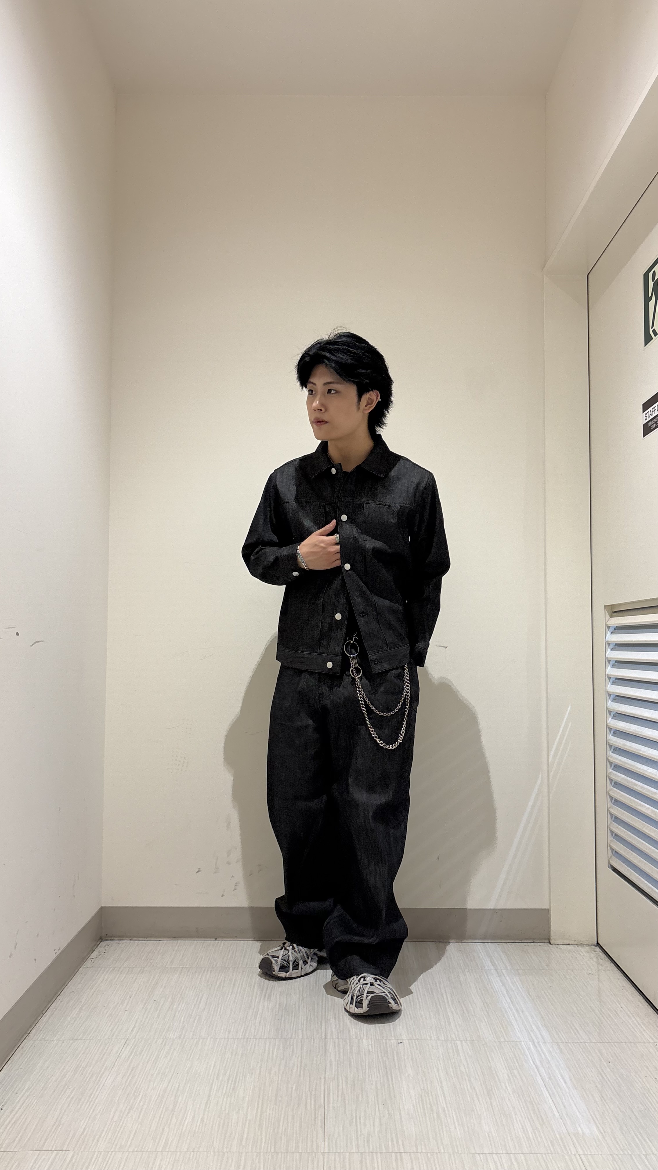 辻一樹さんの「tk.TAKEO KIKUCHI｜【色褪せしにくいデニム/セットアップ対応可】Comfy Fadeless Denim Seriesデ」を使ったコーディネート