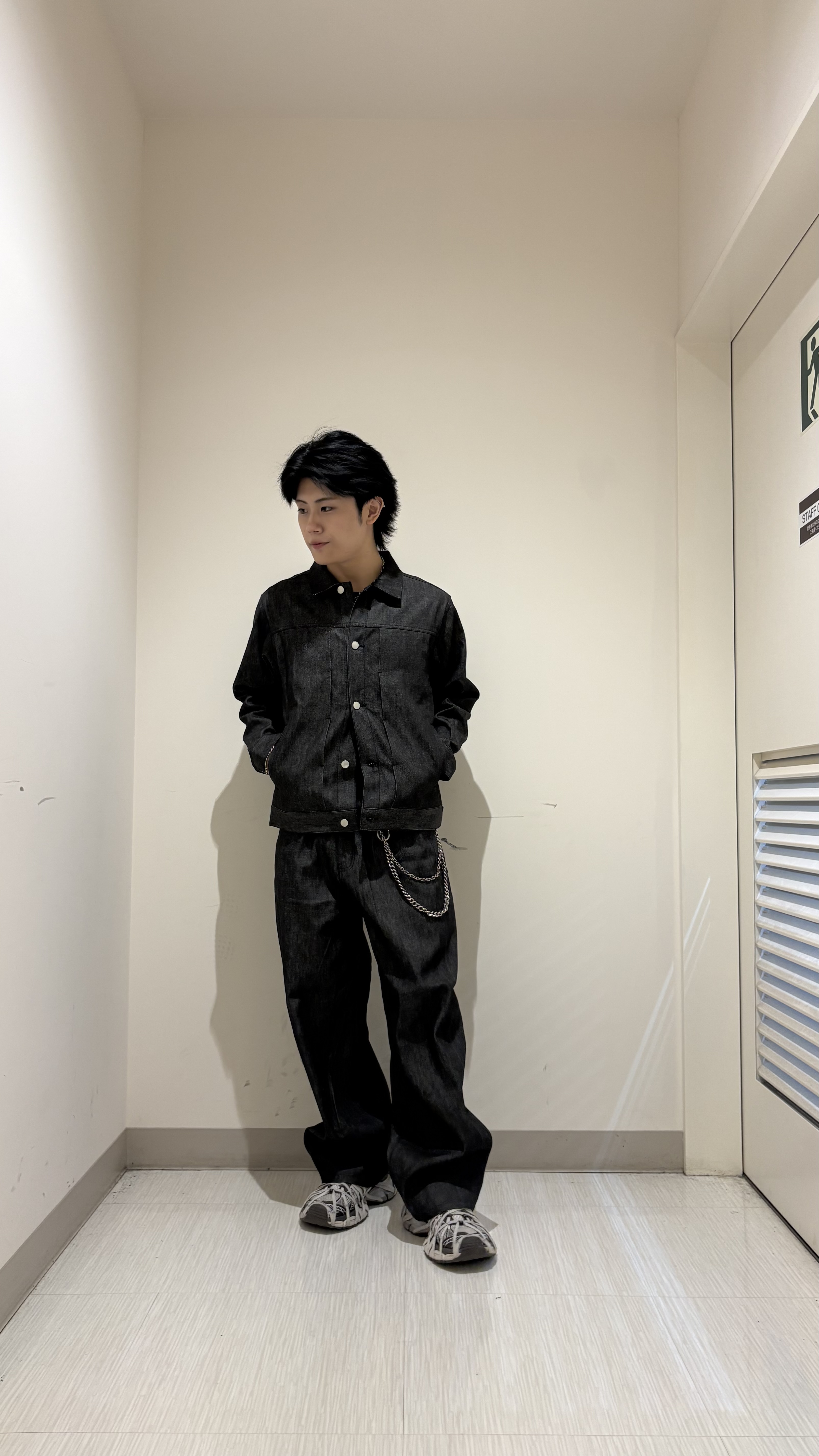 辻一樹さんの「tk.TAKEO KIKUCHI｜【色褪せしにくいデニム/セットアップ対応可】Comfy Fadeless Denim Seriesデ」を使ったコーディネート