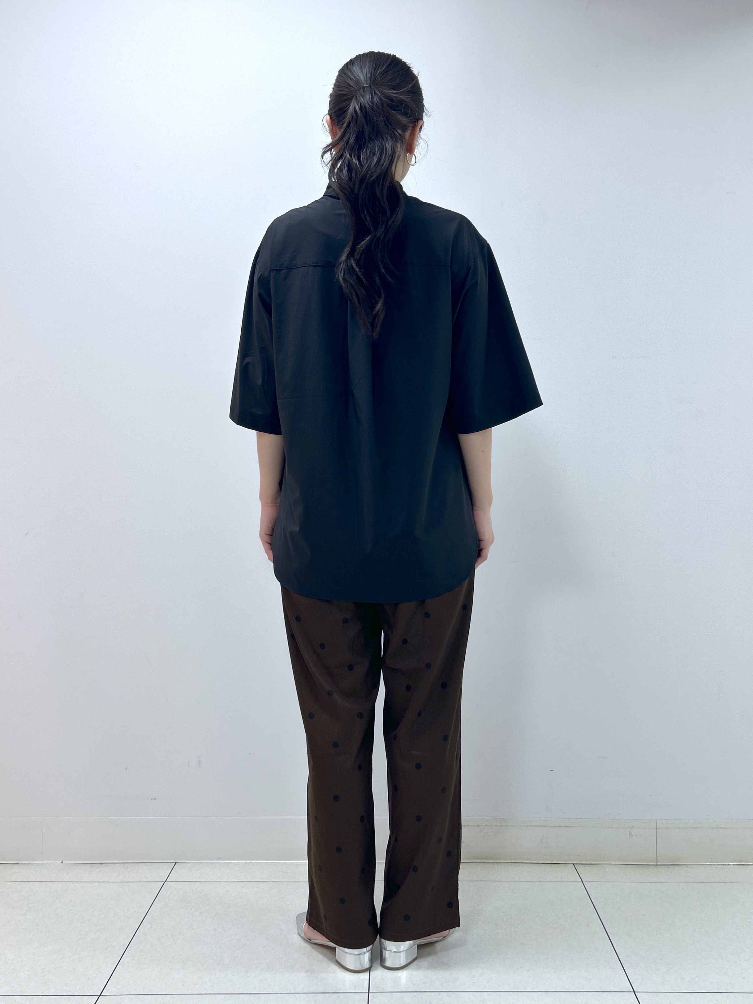 Kaiさんの「Dessin｜多機能素材バンドカラーシャツ」を使ったコーディネート