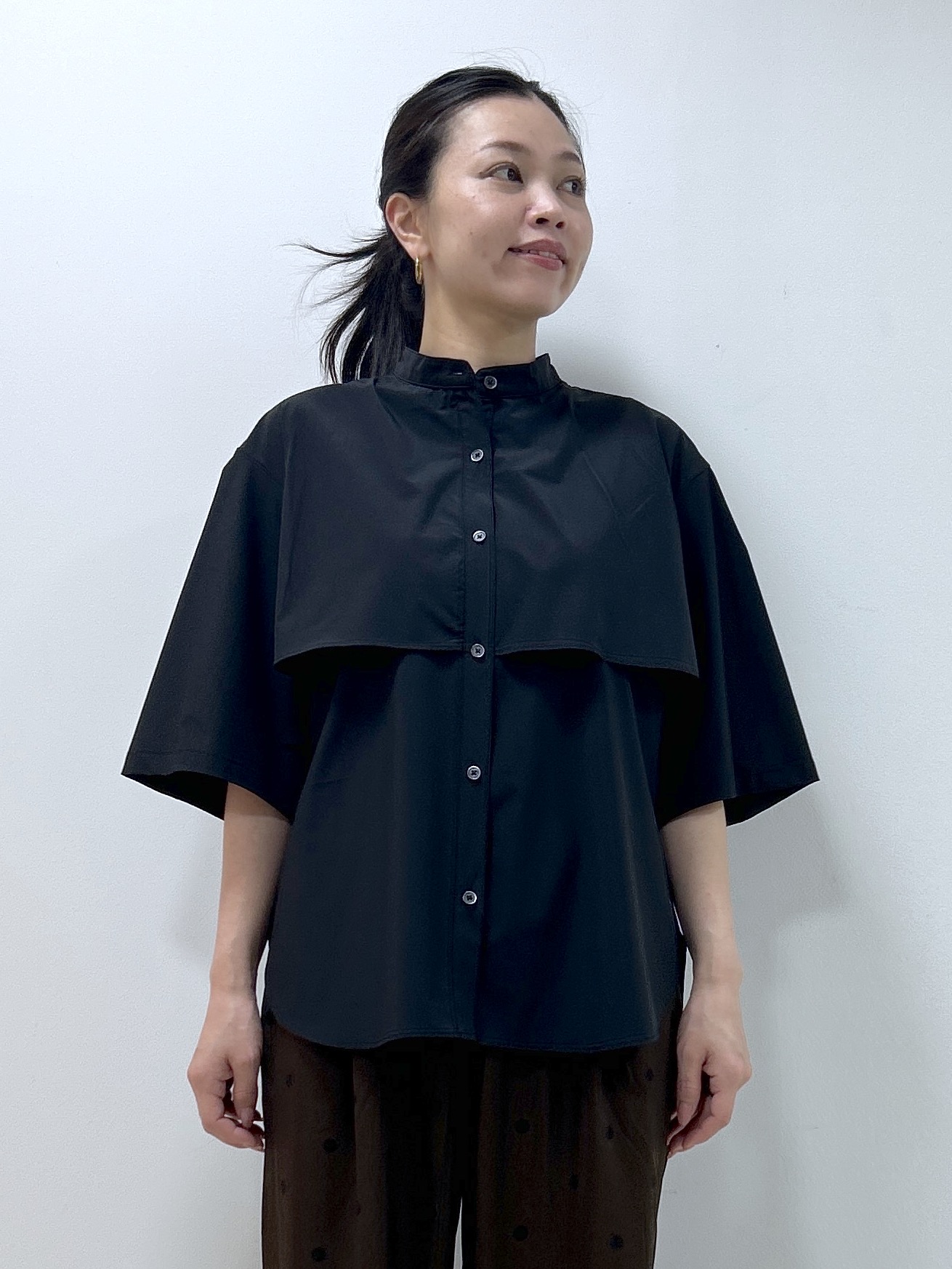 Kaiさんの「Dessin｜多機能素材バンドカラーシャツ」を使ったコーディネート