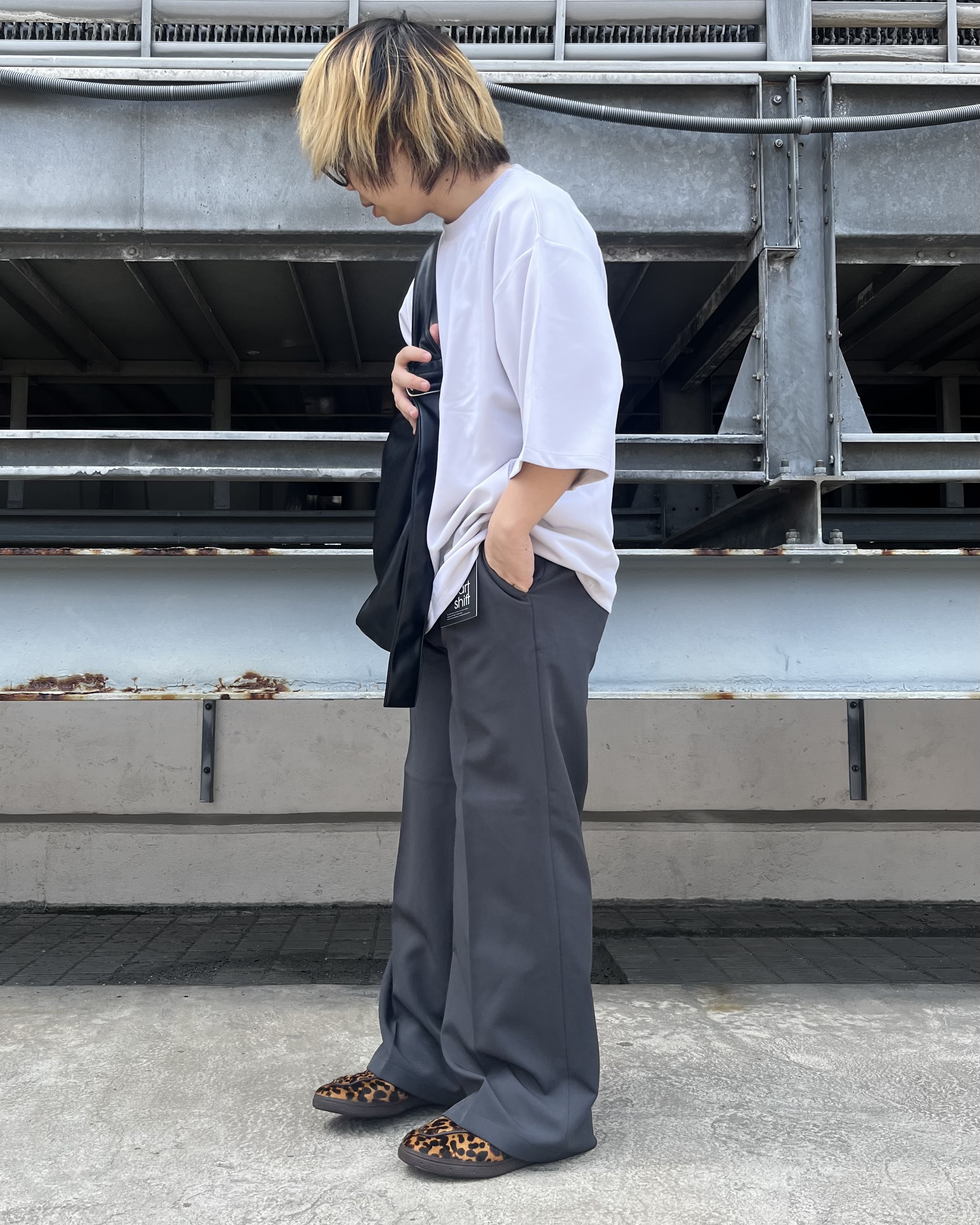 taigaさんの「tk.TAKEO KIKUCHI｜◆【防シワ／ストレッチ/セット対応可】smart shift seriesワイドストレートパンツ」を使ったコーディネート