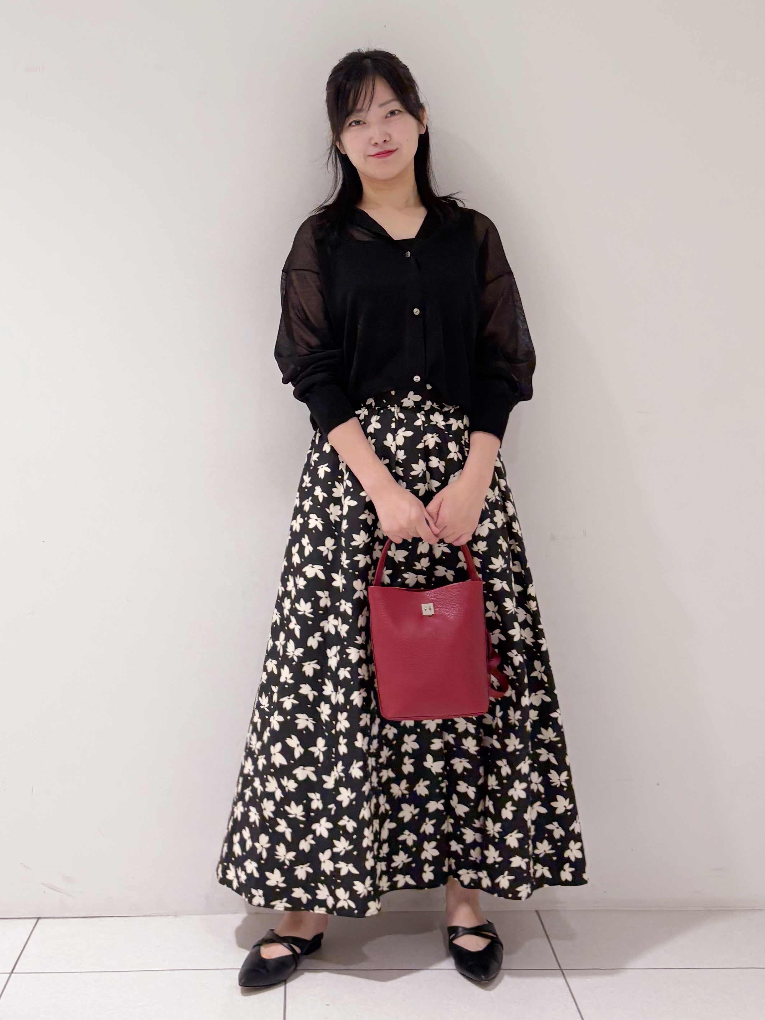 momokoさんの「INDIVI｜【秋羽織／洗える／シアー】フーディー カーディガンニット」を使ったコーディネート