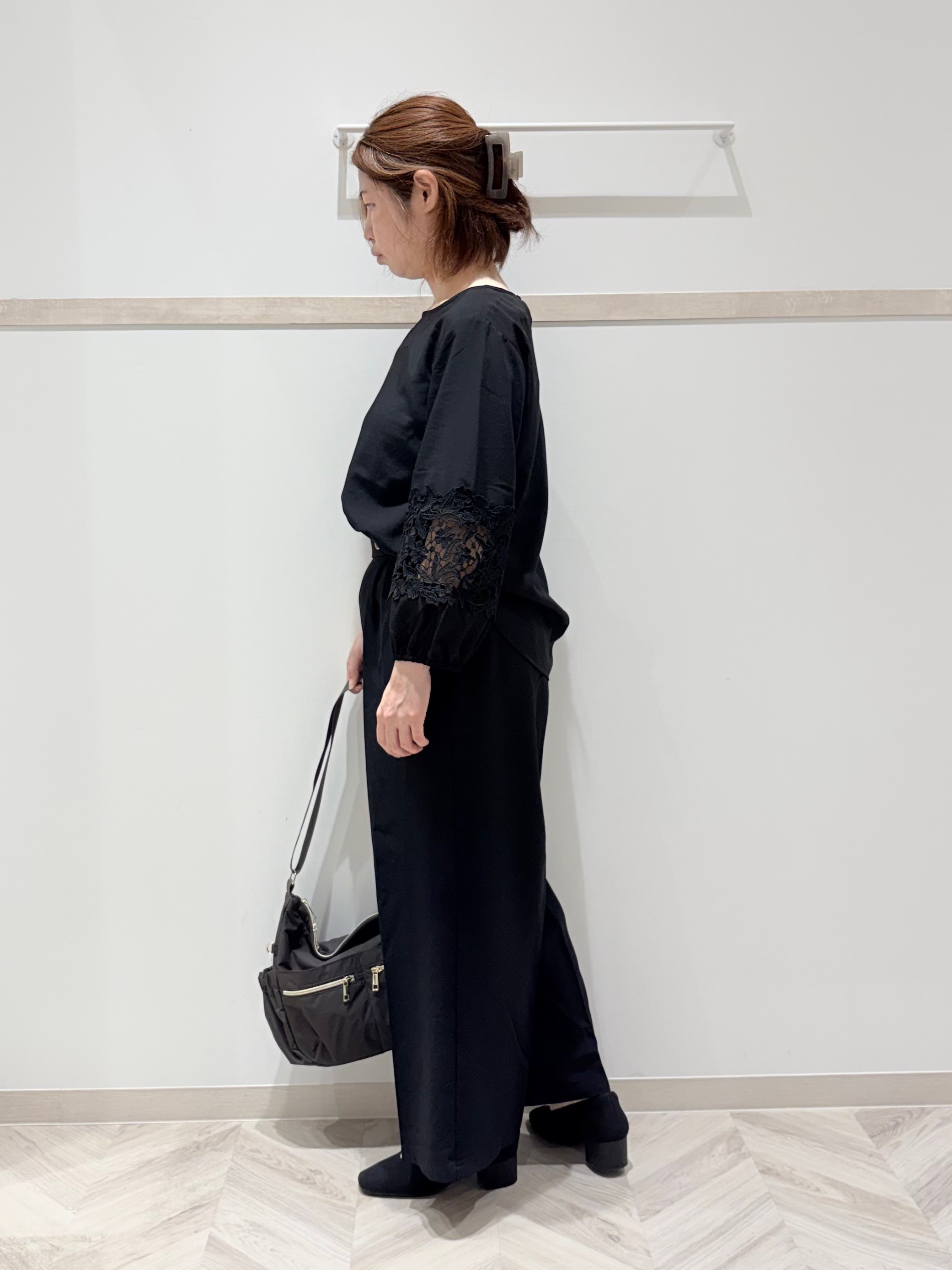 c_h_i_k_aさんの「SHOO･LA･RUE｜【洗濯機可/S-LL/洗濯後しわになりにくい】刺繍レースで高見え インせず決まる主役ブラウス」を使ったコーディネート