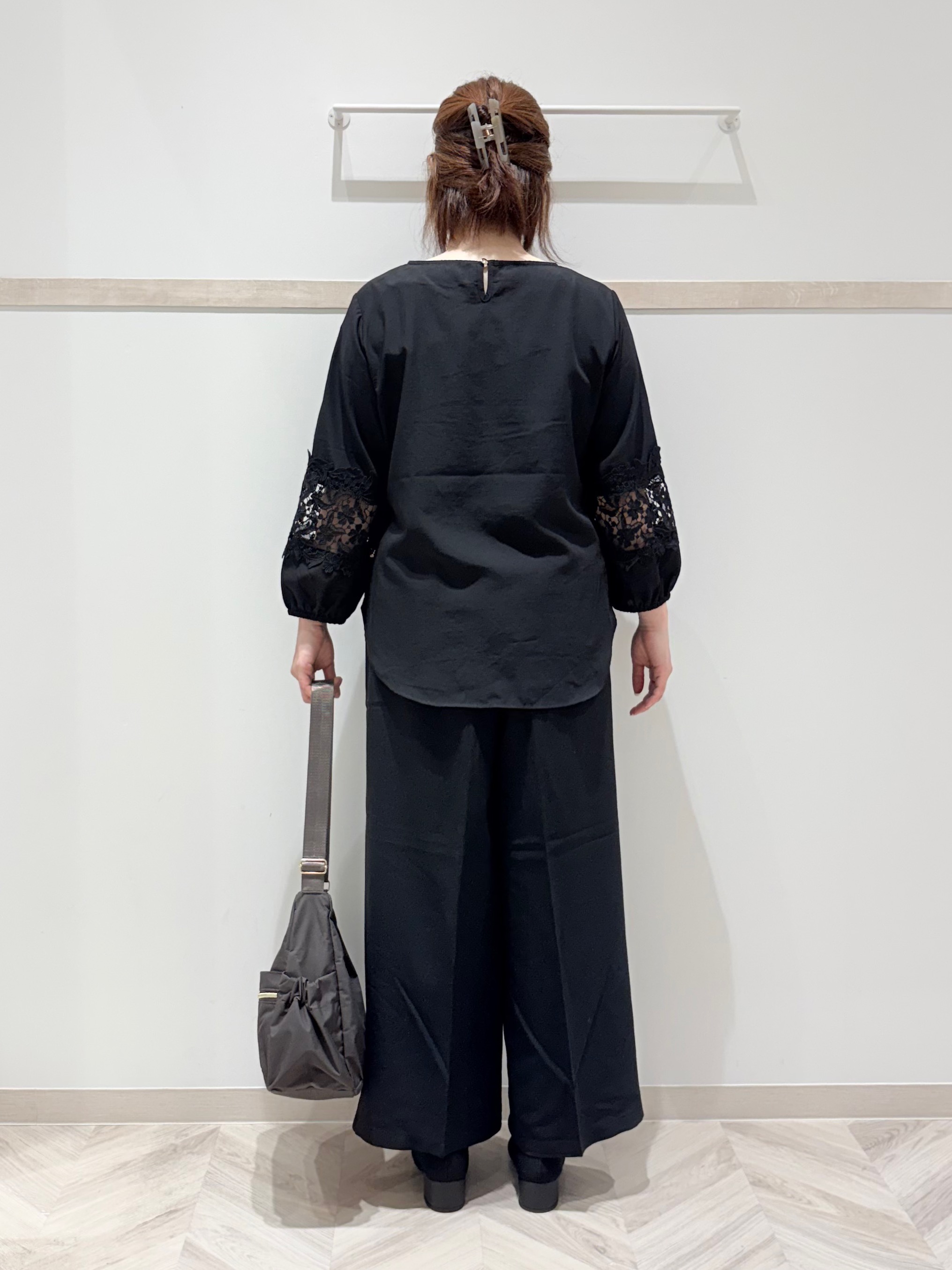 c_h_i_k_aさんの「SHOO･LA･RUE｜【洗濯機可/S-LL/洗濯後しわになりにくい】刺繍レースで高見え インせず決まる主役ブラウス」を使ったコーディネート