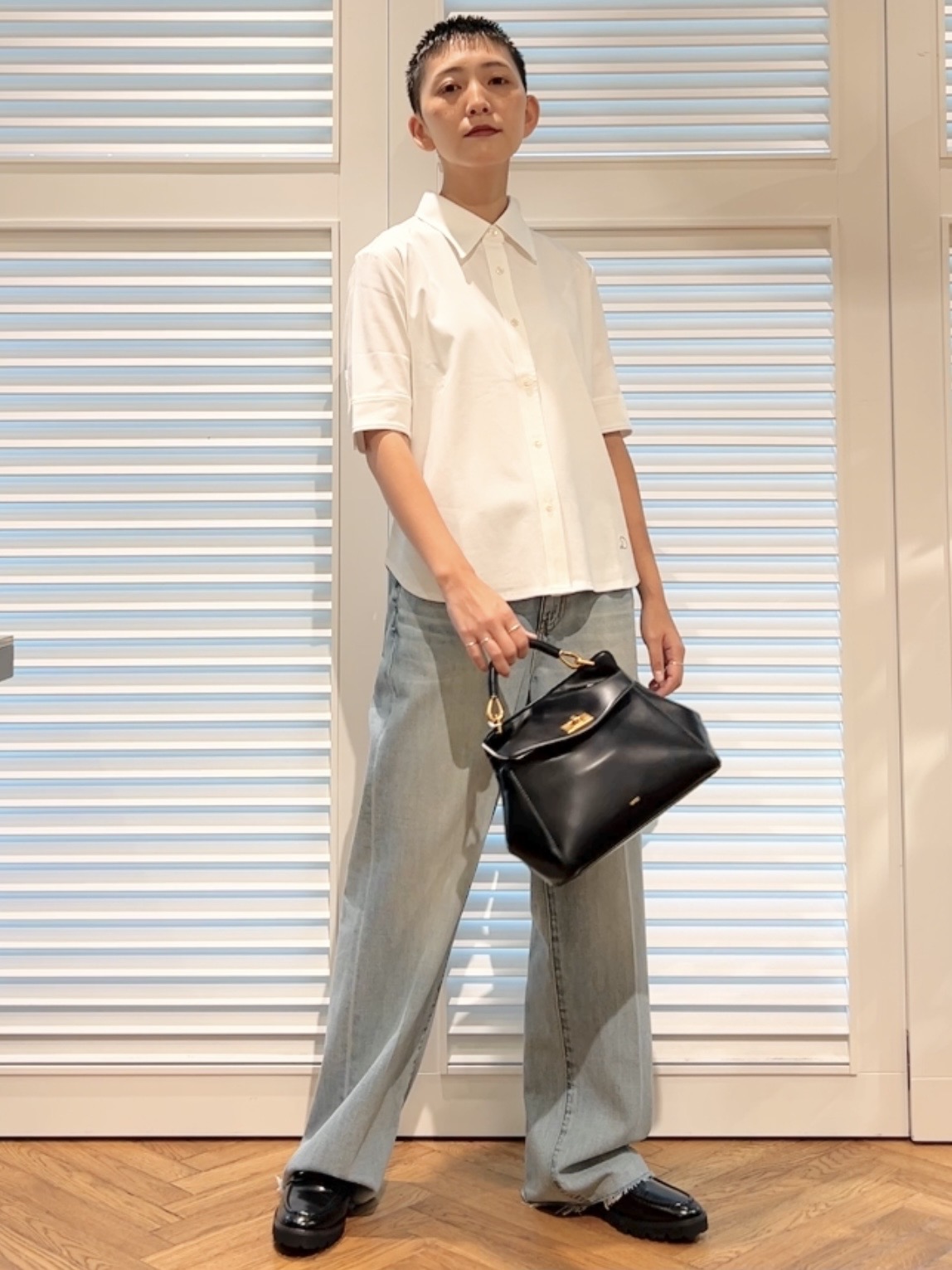OCHIAIさんの「DRESSTERIOR｜センタープレス ワイドストレートデニム」を使ったコーディネート