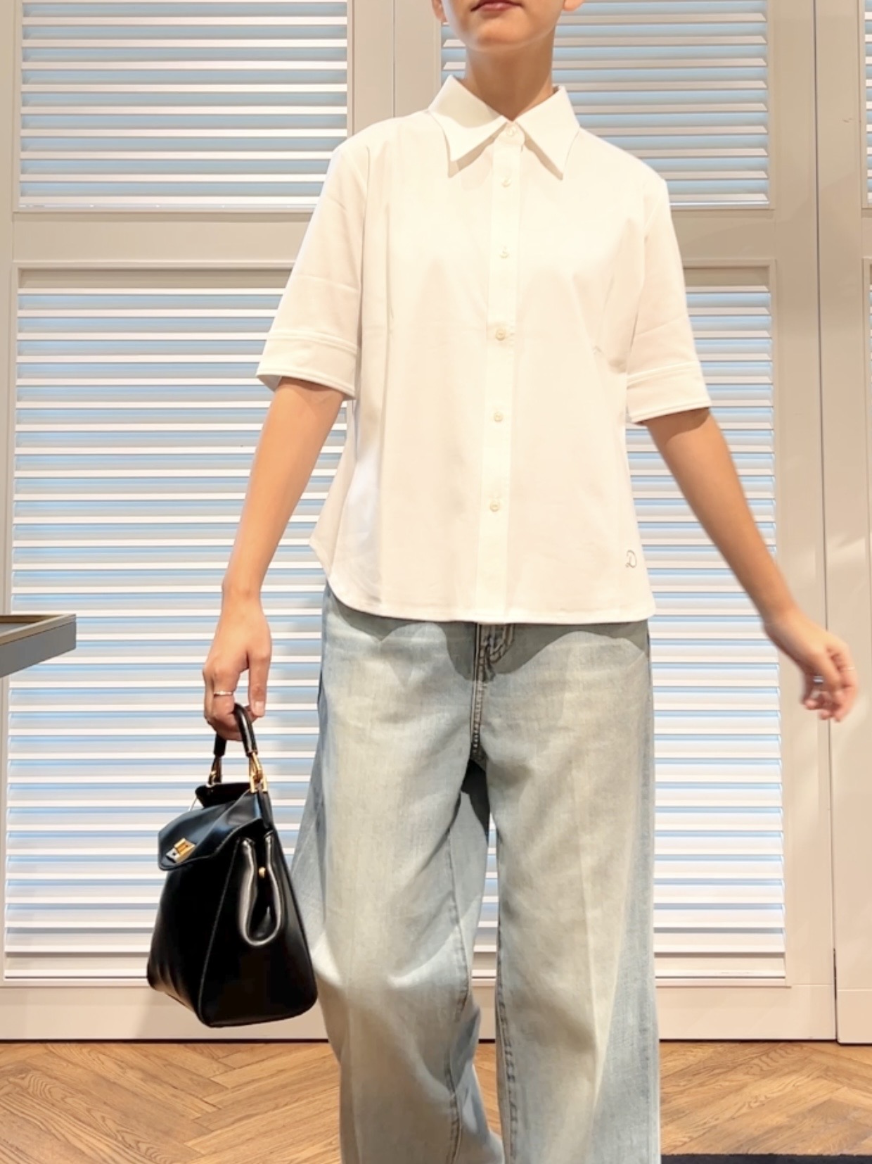 OCHIAIさんの「DRESSTERIOR｜センタープレス ワイドストレートデニム」を使ったコーディネート