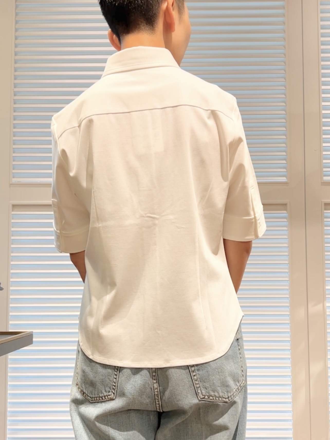 OCHIAIさんの「DRESSTERIOR｜センタープレス ワイドストレートデニム」を使ったコーディネート