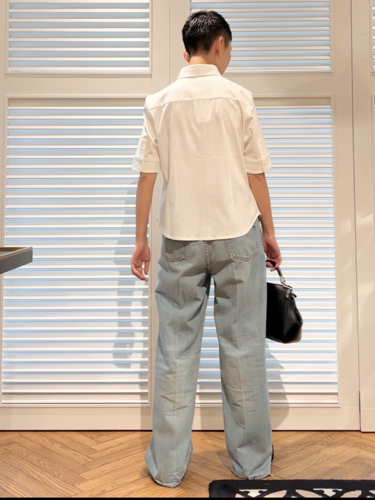 OCHIAIさんの「DRESSTERIOR｜センタープレス ワイドストレートデニム」を使ったコーディネート