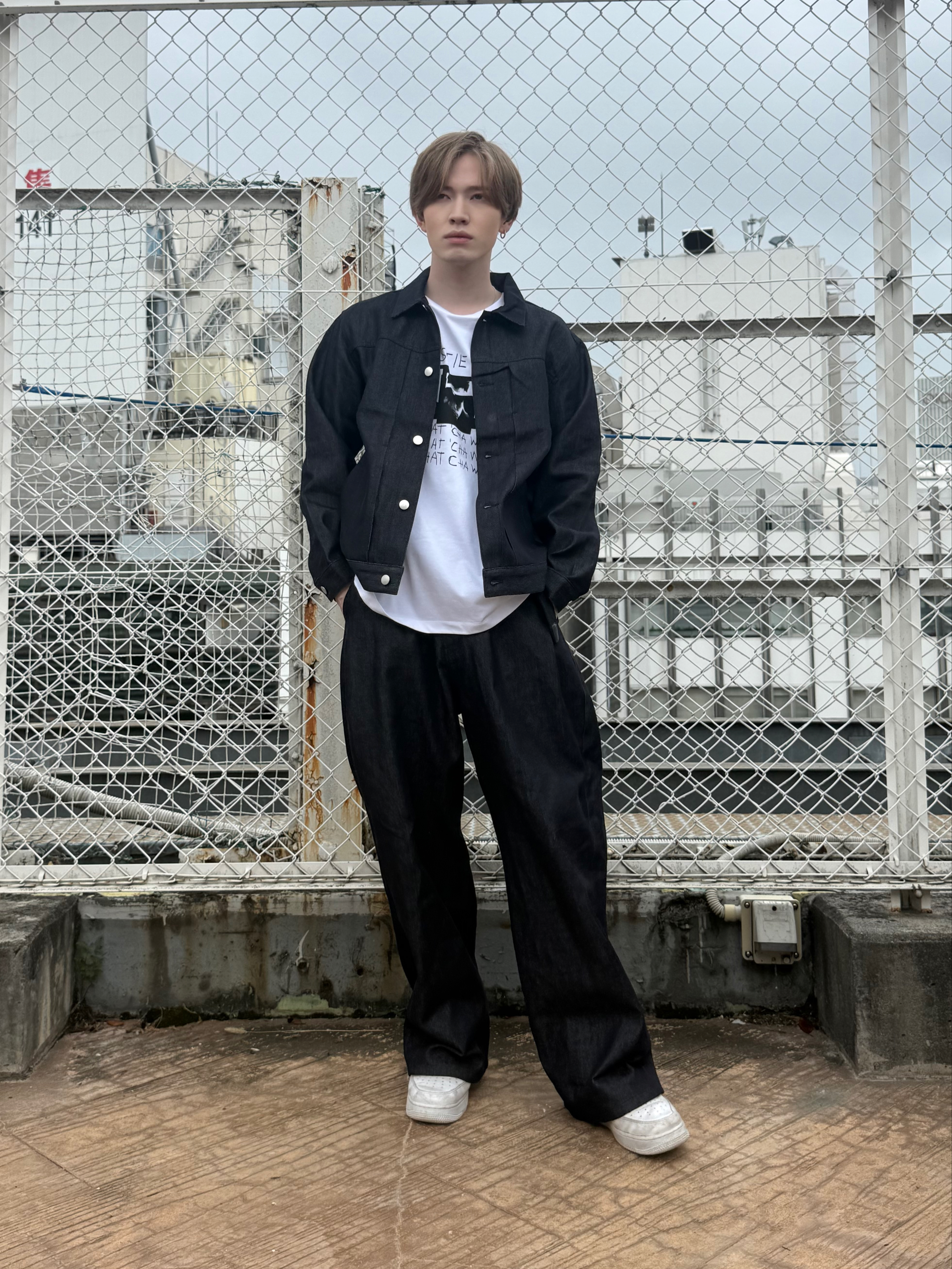 カネダさんの「tk.TAKEO KIKUCHI｜【色褪せしにくいデニム/セットアップ対応可】Comfy Fadeless Denim Seriesデ」を使ったコーディネート