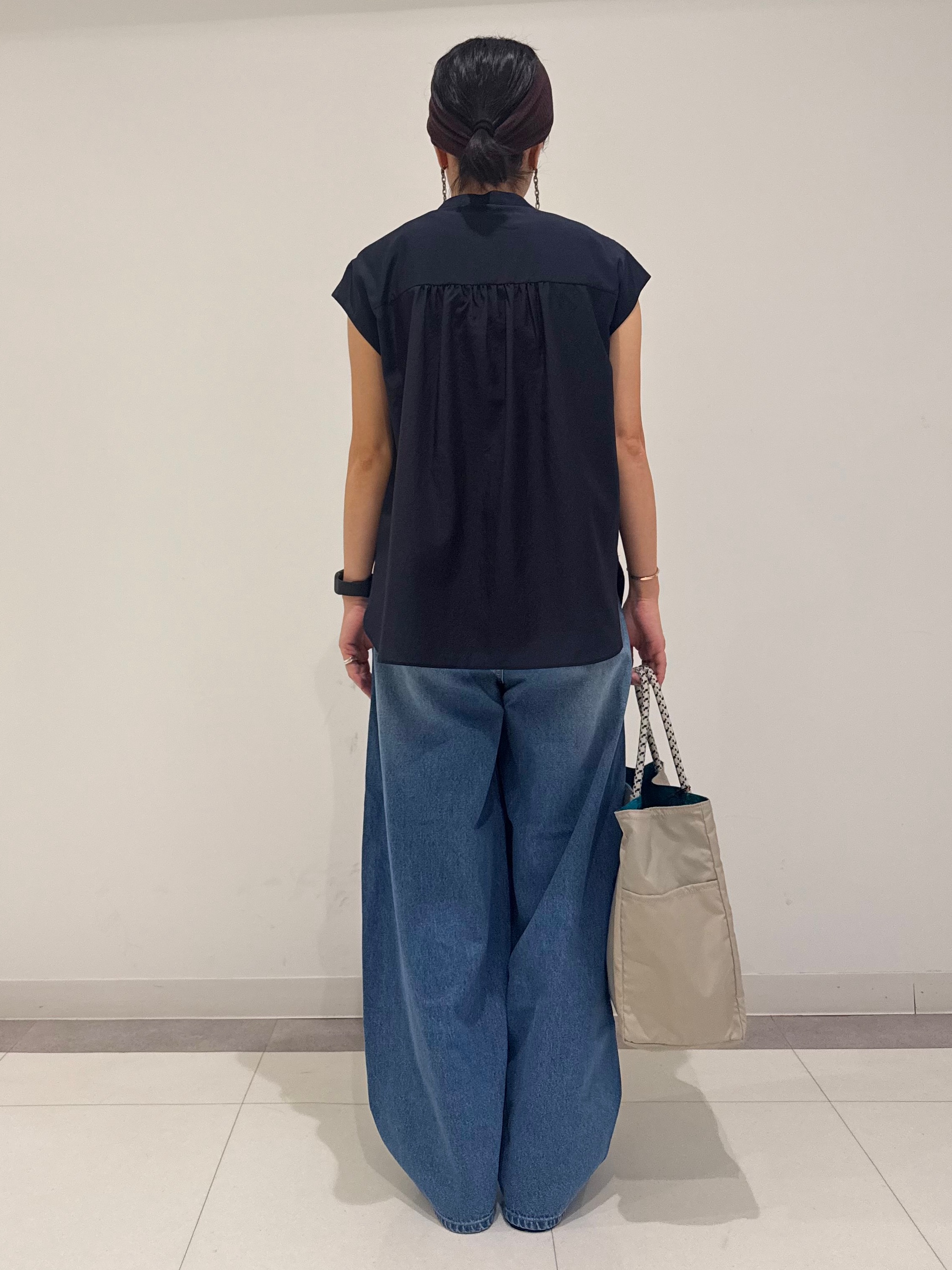 MIYAKAWAさんの「DRESSTERIOR｜フレンチスリーブ　フリルブラウス」を使ったコーディネート