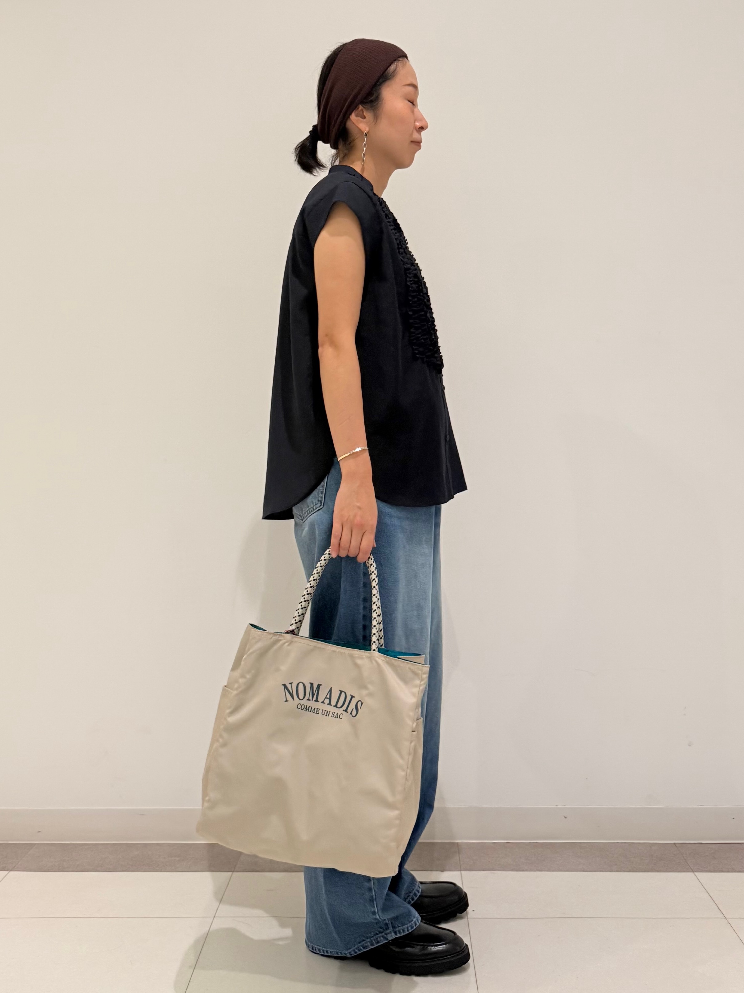 MIYAKAWAさんの「DRESSTERIOR｜フレンチスリーブ　フリルブラウス」を使ったコーディネート