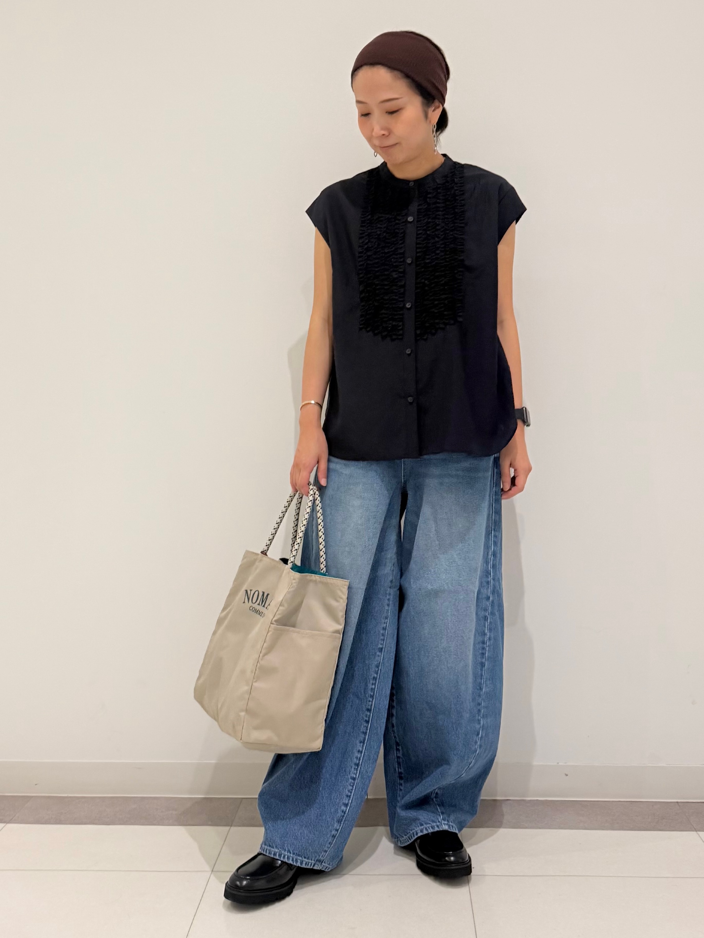 MIYAKAWAさんの「DRESSTERIOR｜フレンチスリーブ　フリルブラウス」を使ったコーディネート