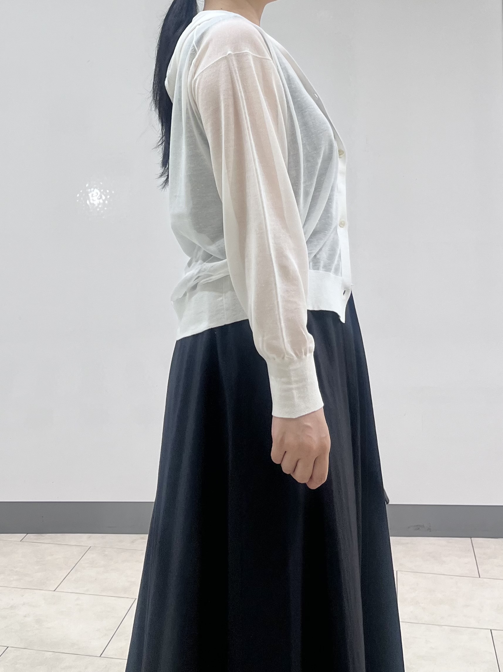 hasuさんの「INDIVI｜【秋羽織／洗える／シアー】フーディー カーディガンニット」を使ったコーディネート