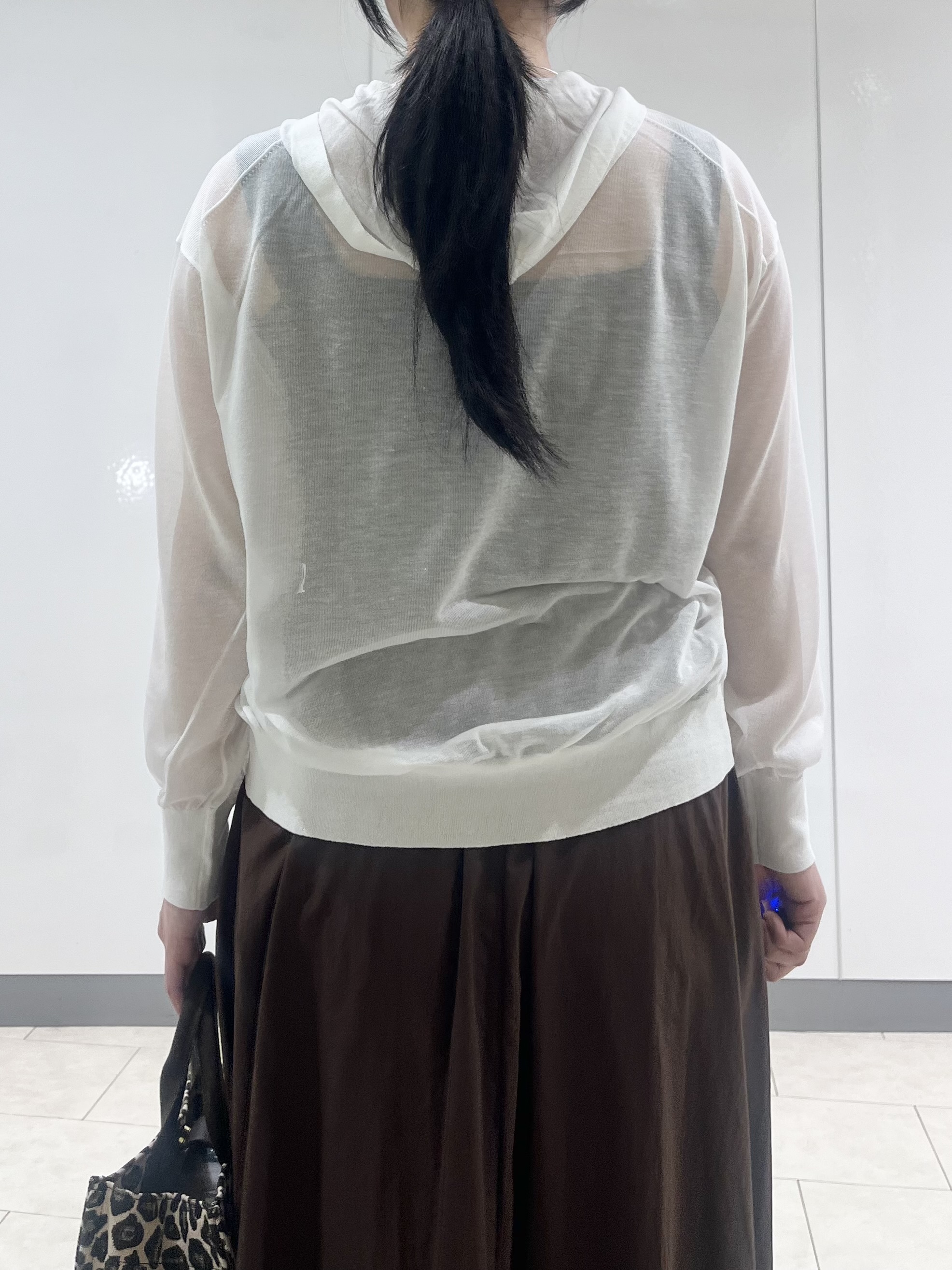 hasuさんの「INDIVI｜【秋羽織／洗える／シアー】フーディー カーディガンニット」を使ったコーディネート