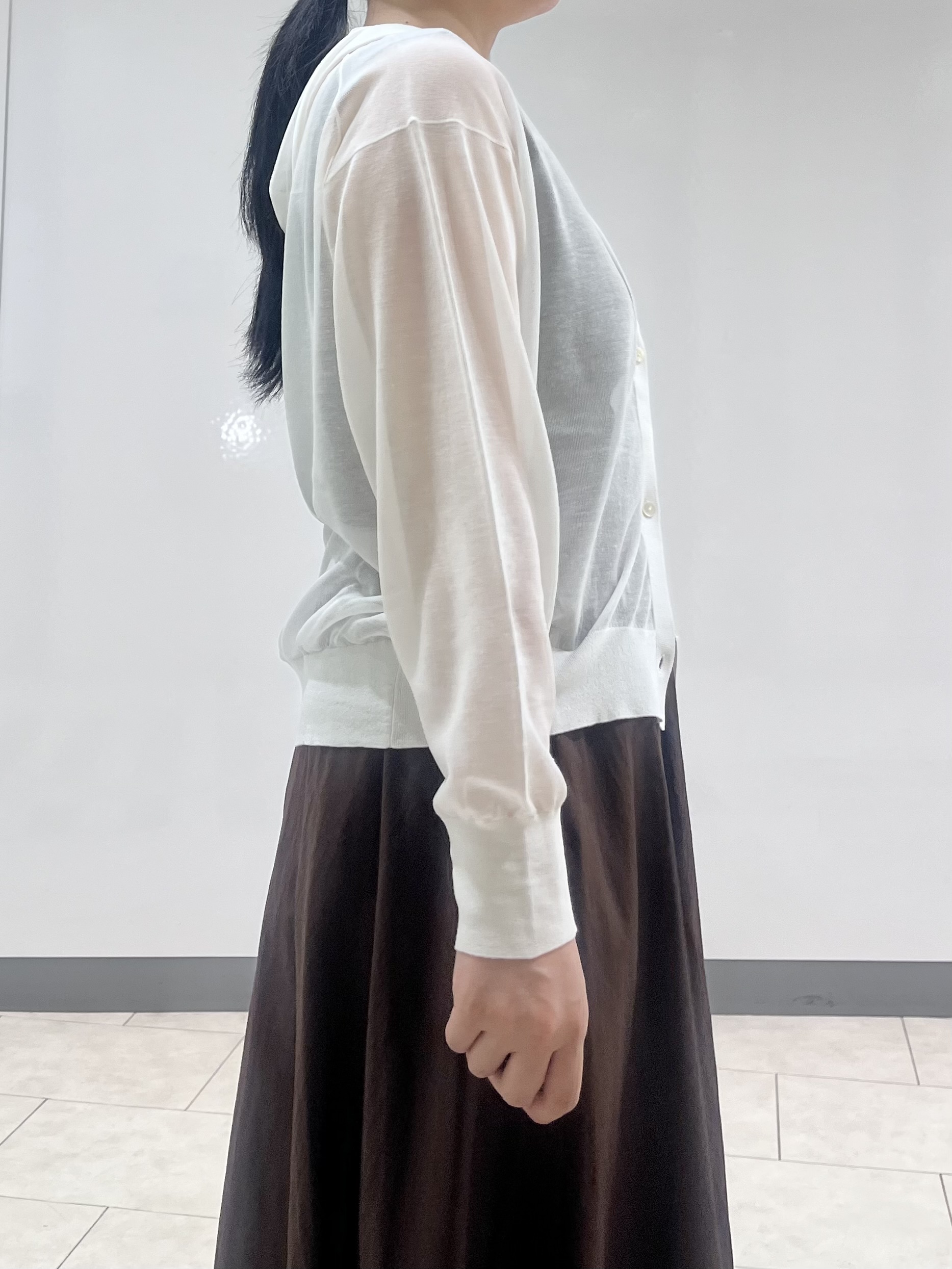 hasuさんの「INDIVI｜【秋羽織／洗える／シアー】フーディー カーディガンニット」を使ったコーディネート