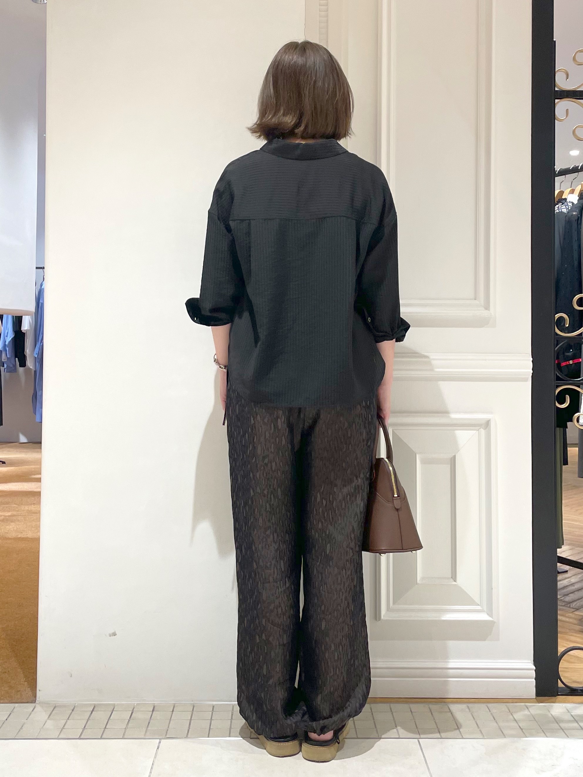 makiさんの「DRESSTERIOR｜シアーストライプクロップドシャツ」を使ったコーディネート