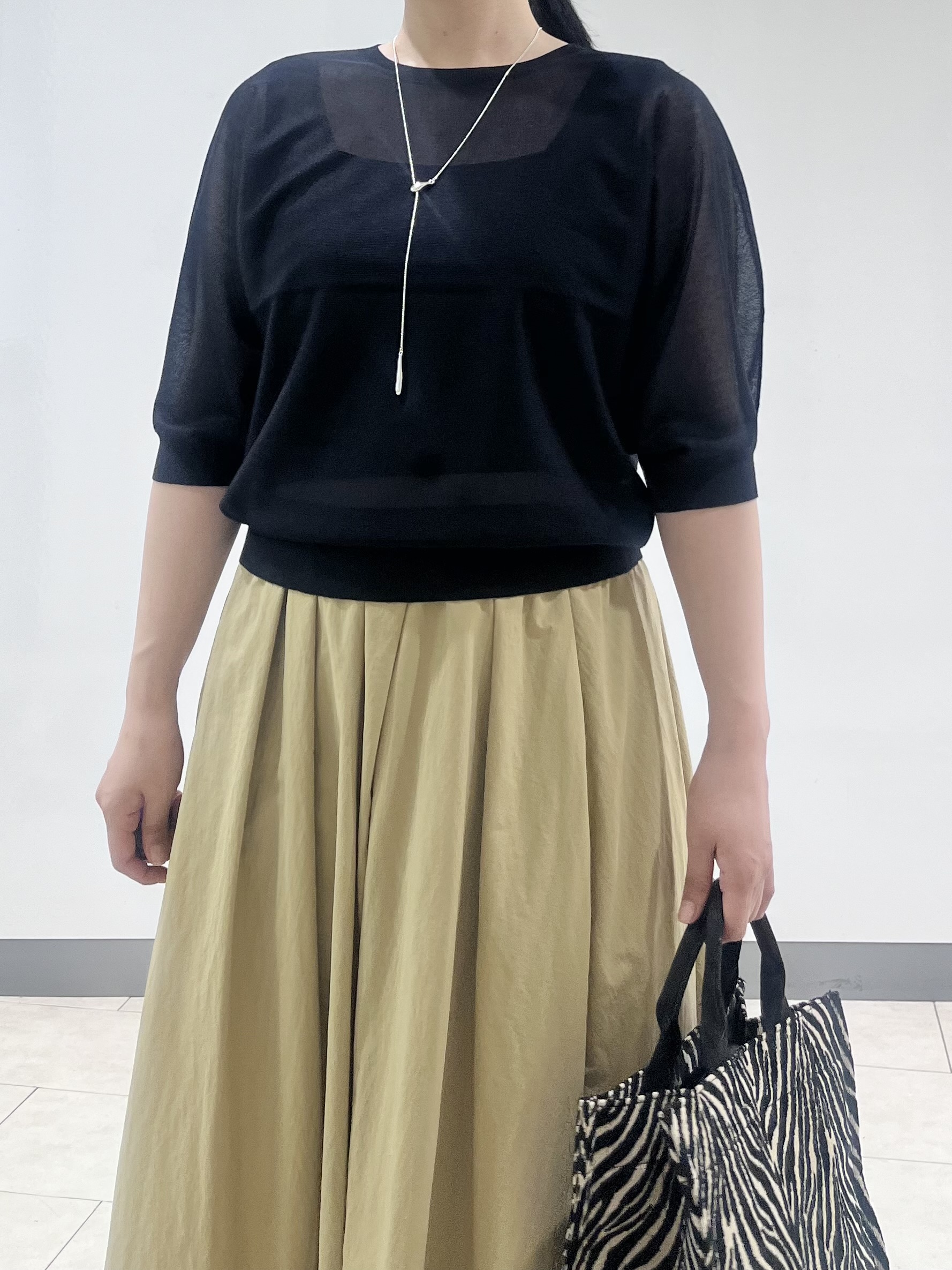 hasuさんの「INDIVI｜【体型カバー／洗える】シアードルマンニット」を使ったコーディネート