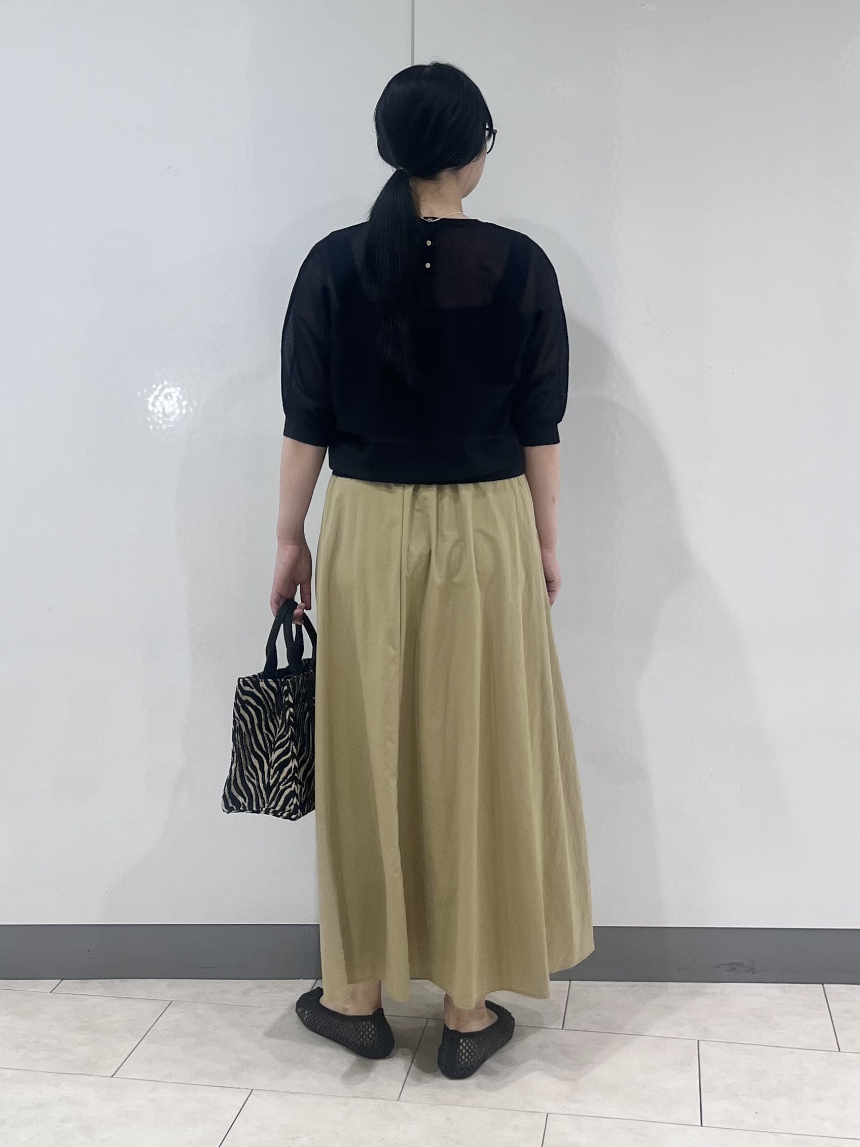 hasuさんの「INDIVI｜【体型カバー／洗える】シアードルマンニット」を使ったコーディネート