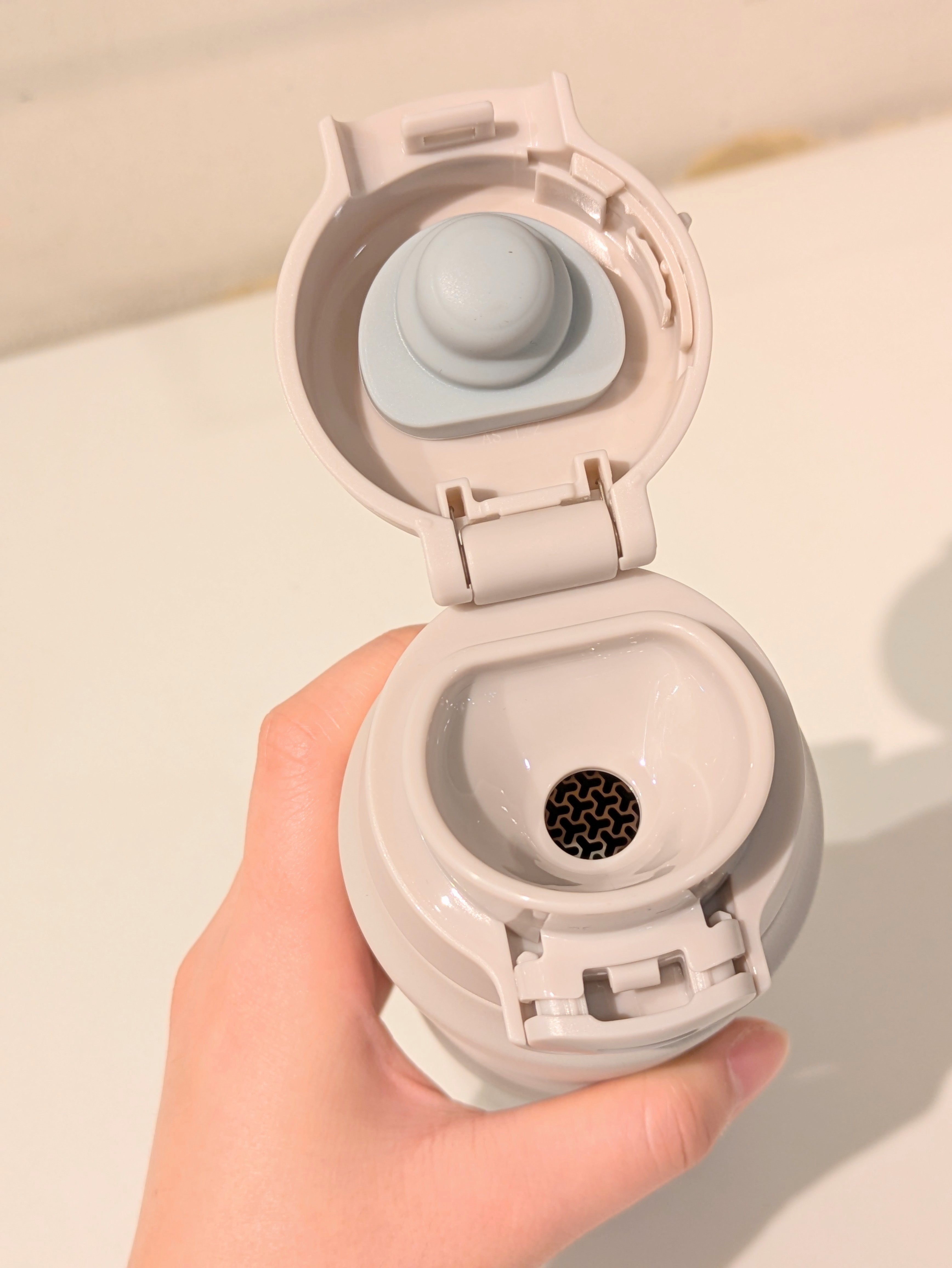 しましまさんの「212 KITCHEN STORE｜holms ホルムス ワンタッチアクティブボトル 780 BE」を使ったコーディネート