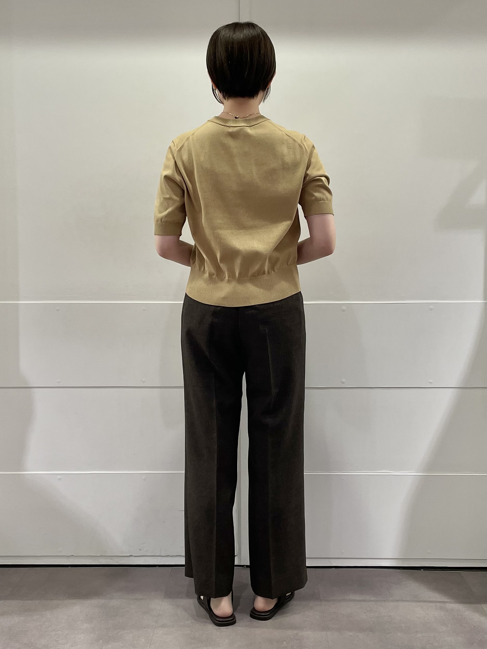MOMOKOさんの「UNTITLED｜【すっきり秋羽織り/前開きボタン】ドライタッチ5分袖カーディガン」を使ったコーディネート