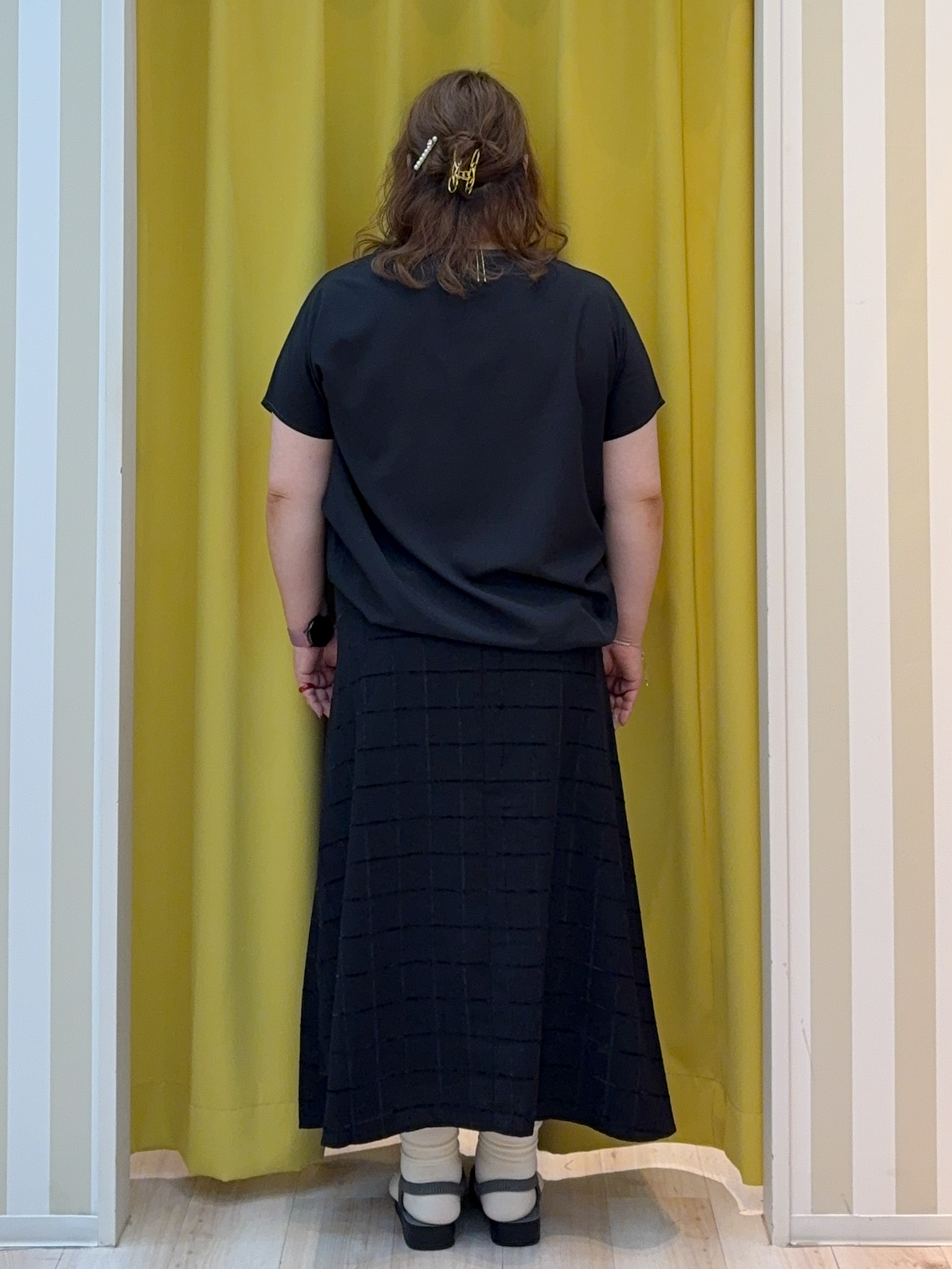 kotoさんさんの「SHOO･LA･RUE｜【UV/抗菌防臭/洗濯機可】ヒップまわりを自然にカバー 異素材ドッキング 裾タックトップス」を使ったコーディネート
