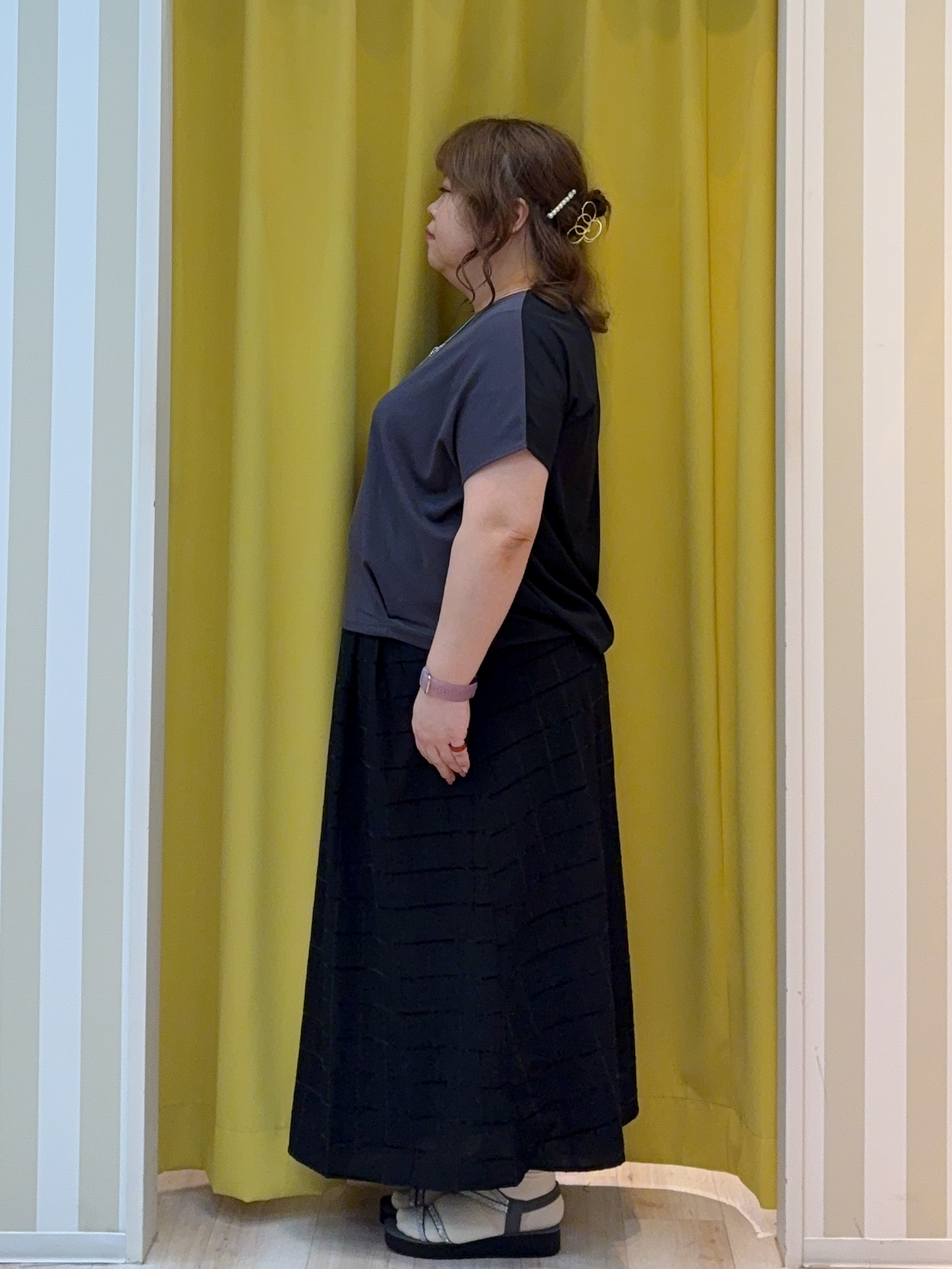 kotoさんさんの「SHOO･LA･RUE｜【UV/抗菌防臭/洗濯機可】ヒップまわりを自然にカバー 異素材ドッキング 裾タックトップス」を使ったコーディネート