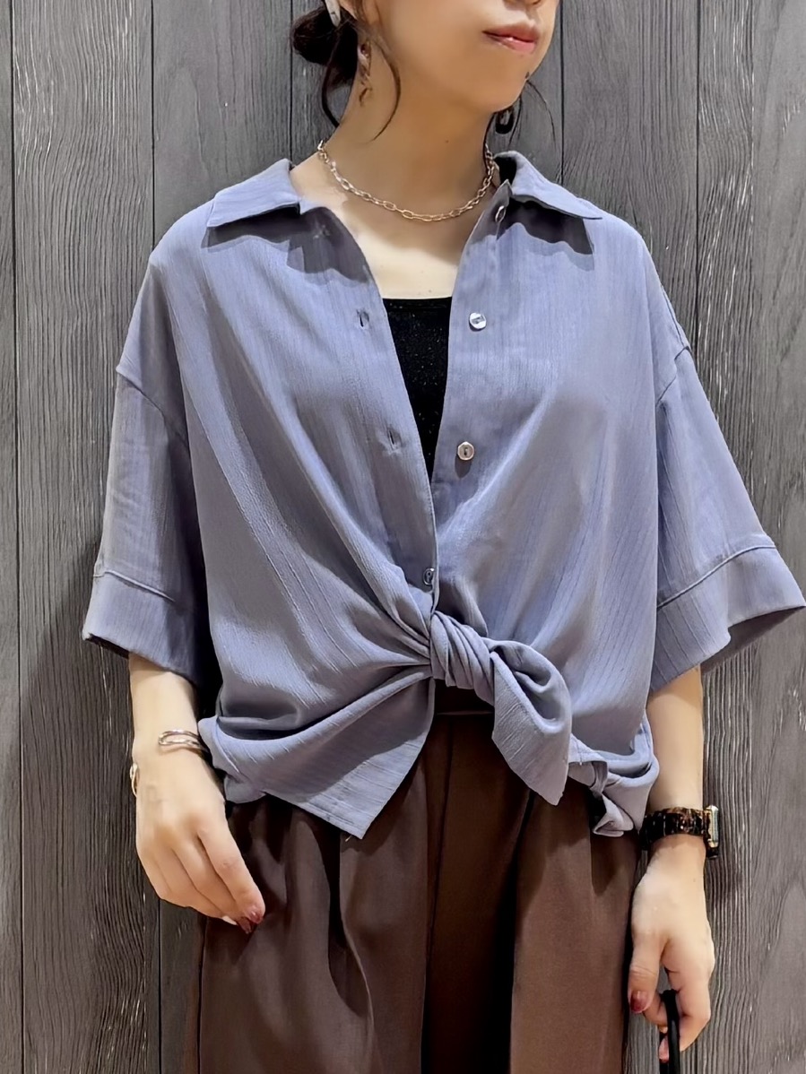 meiさんの「SHOO･LA･RUE｜【通気性〇/UV/S-LL】洗濯後しわになりにくい とろみストライプシャツ」を使ったコーディネート