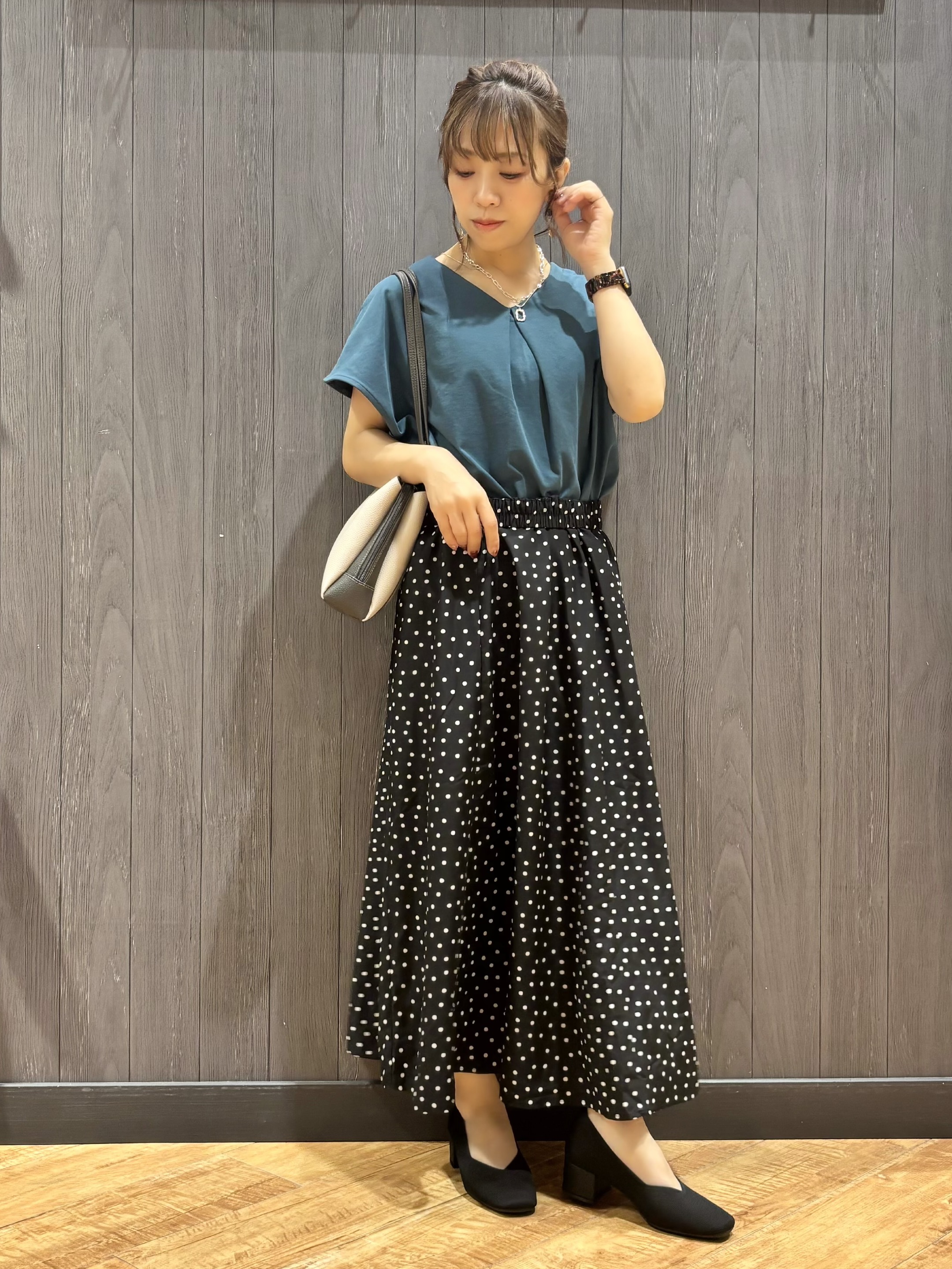meiさんの「SHOO･LA･RUE｜【前後2WAY/S-LL/洗濯機可】楽に着られて好印象 やわらかトップス」を使ったコーディネート
