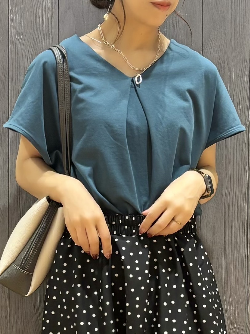 meiさんの「SHOO･LA･RUE｜【前後2WAY/S-LL/洗濯機可】楽に着られて好印象 やわらかトップス」を使ったコーディネート