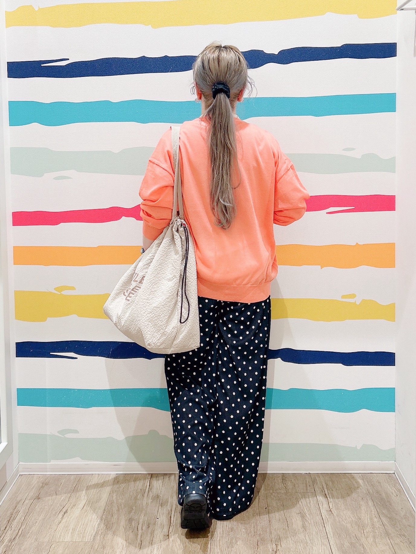 Peeさんの「SHOO･LA･RUE｜【洗濯機可/S-LL】配色シフォン襟でサマ見え 上品シアーカーディガン」を使ったコーディネート