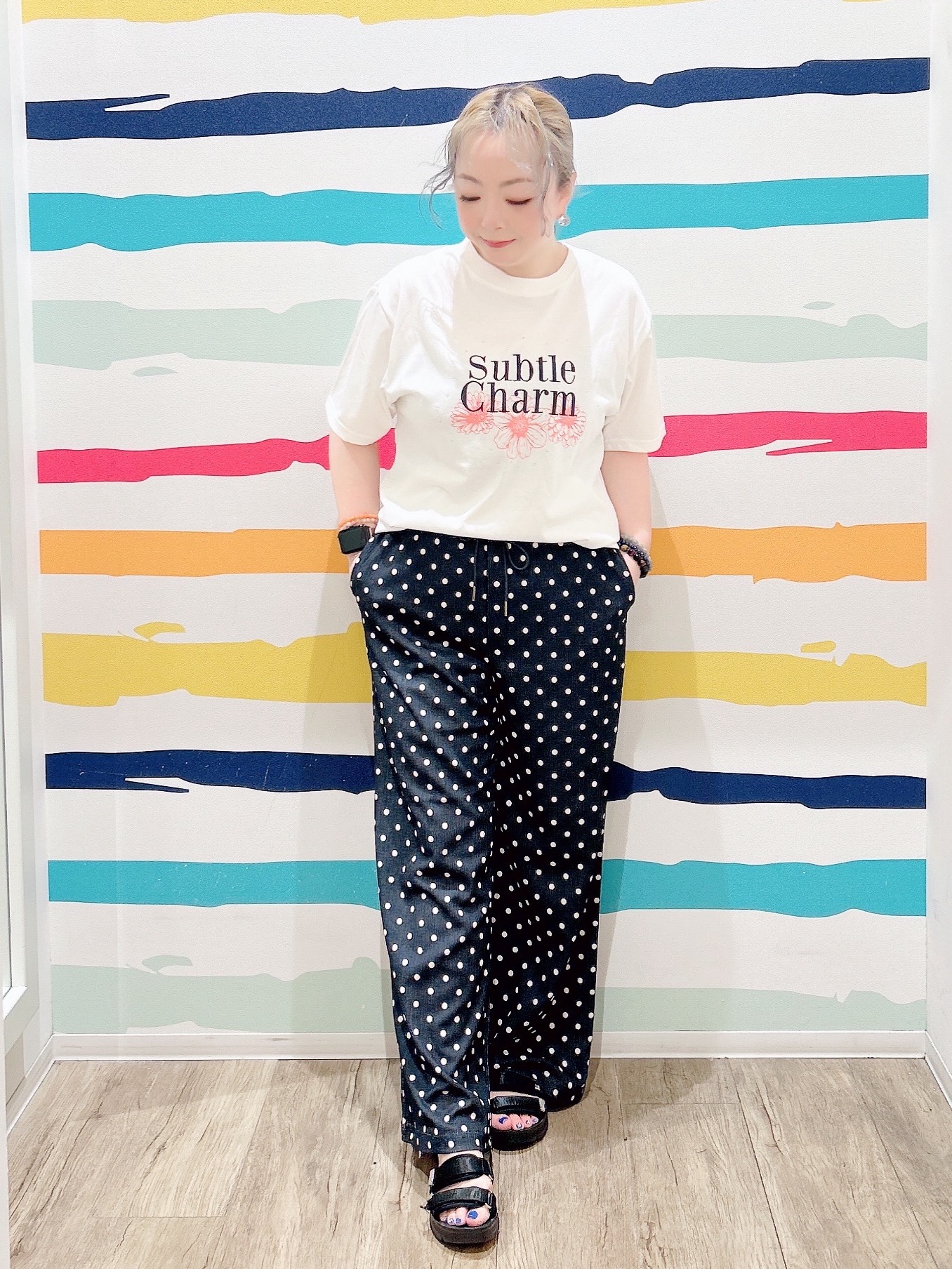 Peeさんの「SHOO･LA･RUE｜【洗濯機可/S-LL】配色シフォン襟でサマ見え 上品シアーカーディガン」を使ったコーディネート