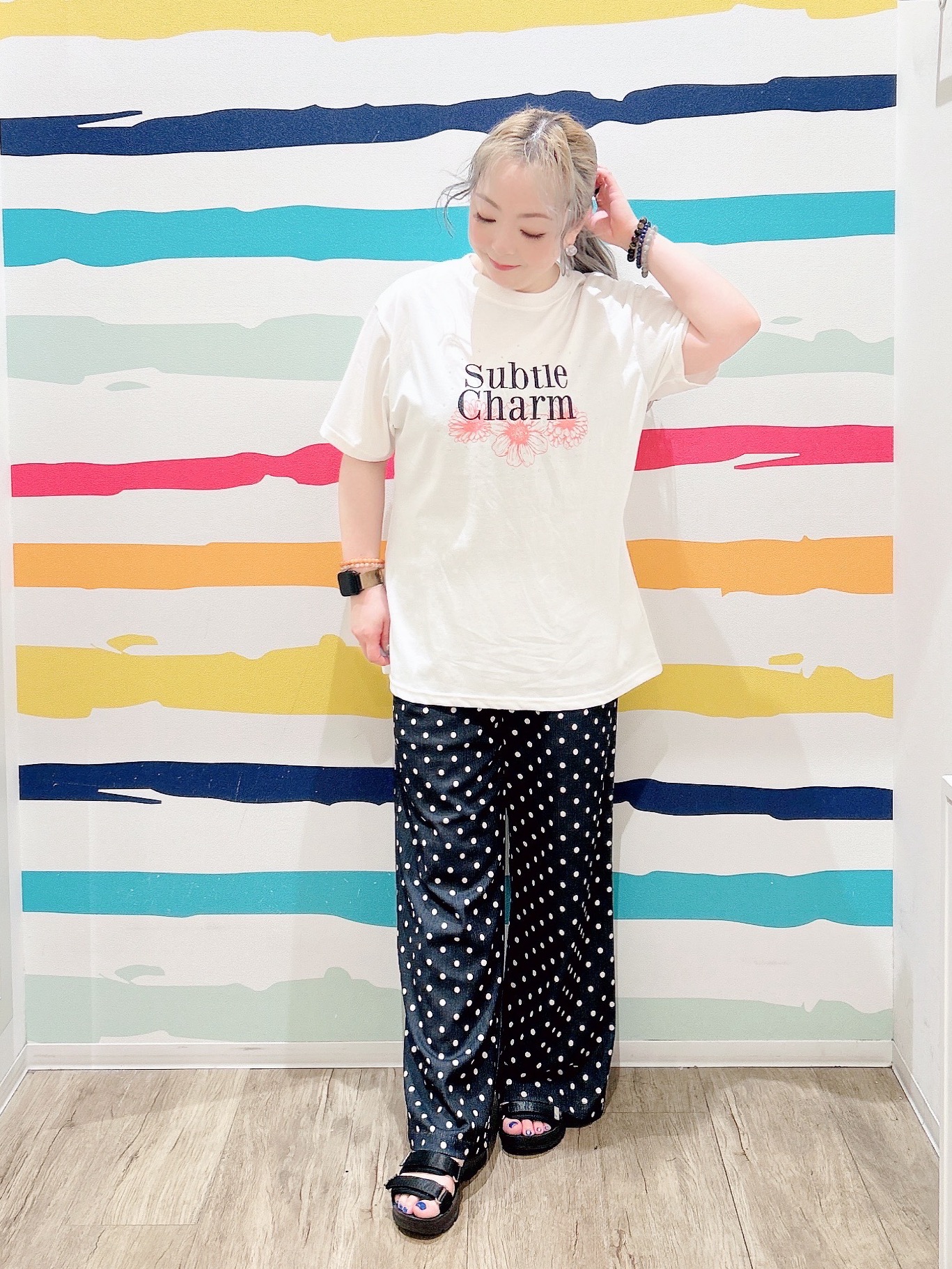 Peeさんの「SHOO･LA･RUE｜【洗濯機可/S-LL】配色シフォン襟でサマ見え 上品シアーカーディガン」を使ったコーディネート