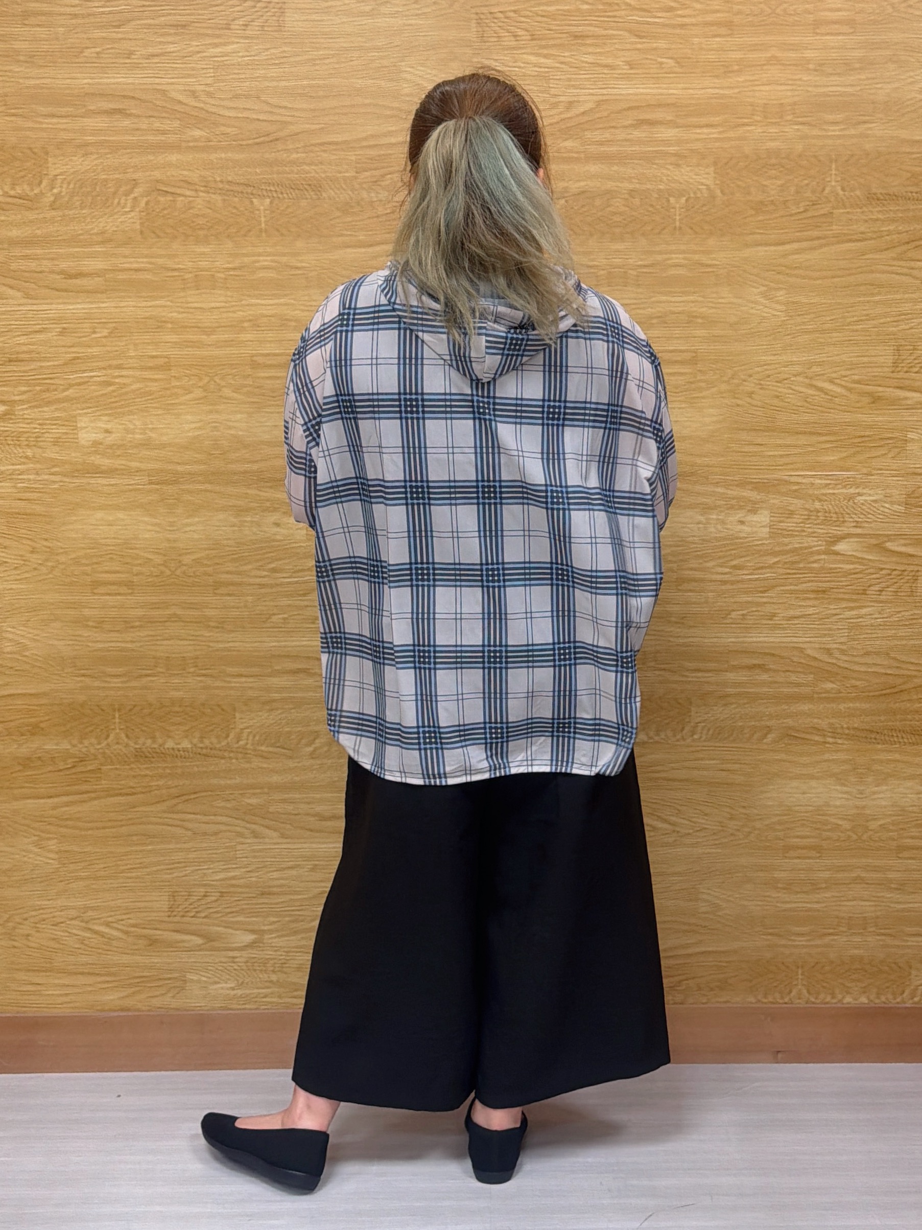 ぁむさんの「SHOO･LA･RUE｜【洗濯機可/体型カバー】程よい透け感の ゆるシア―シャツパーカ」を使ったコーディネート