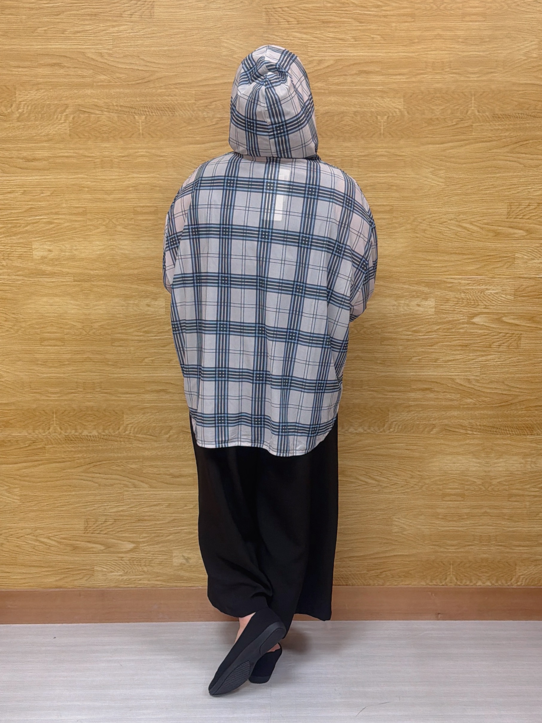 ぁむさんの「SHOO･LA･RUE｜【洗濯機可/体型カバー】程よい透け感の ゆるシア―シャツパーカ」を使ったコーディネート