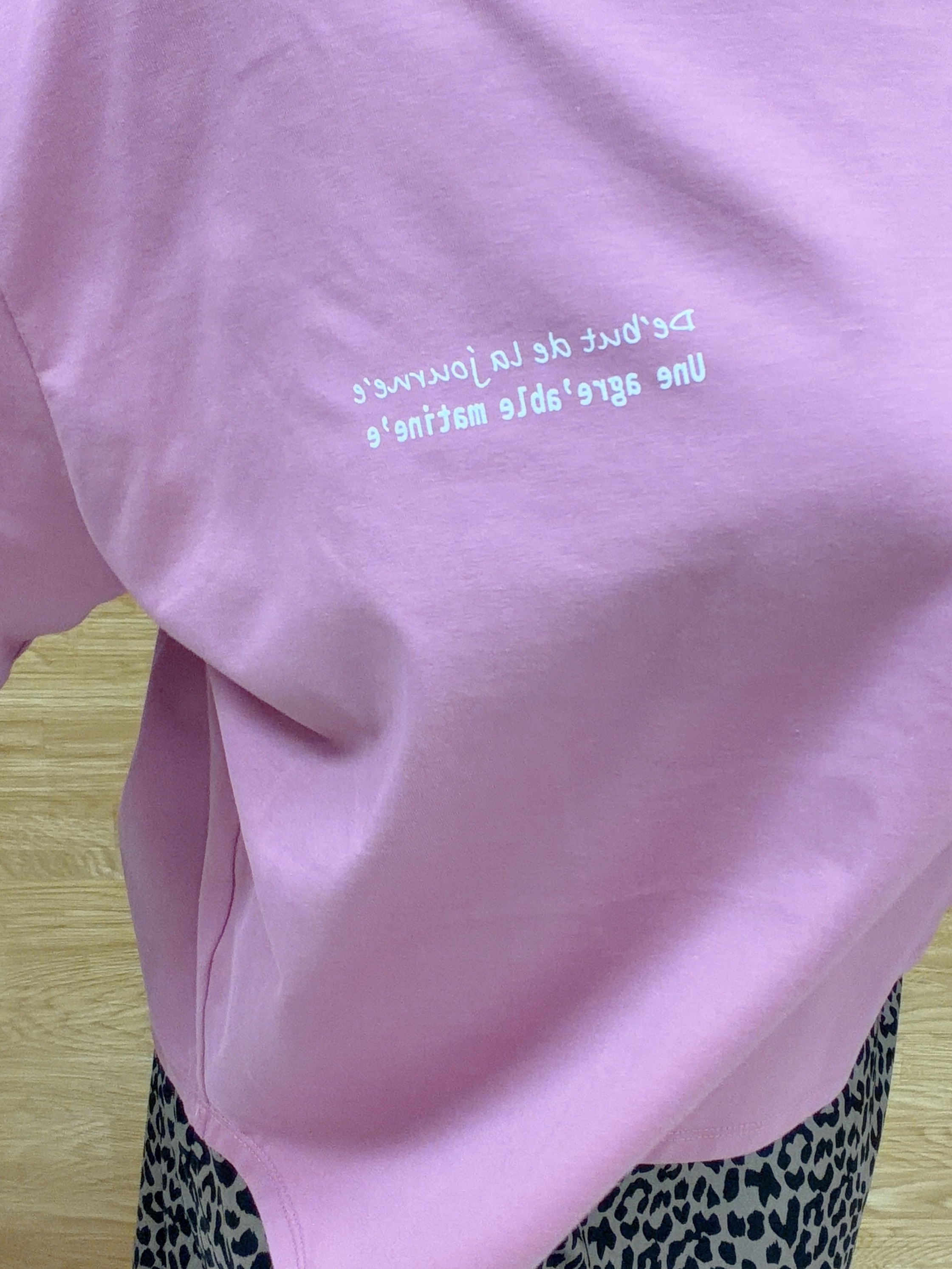 ぁむさんの「SHOO･LA･RUE｜【ひんやり/体型カバー】首元すっきり ゆるバックギャザーTシャツ」を使ったコーディネート