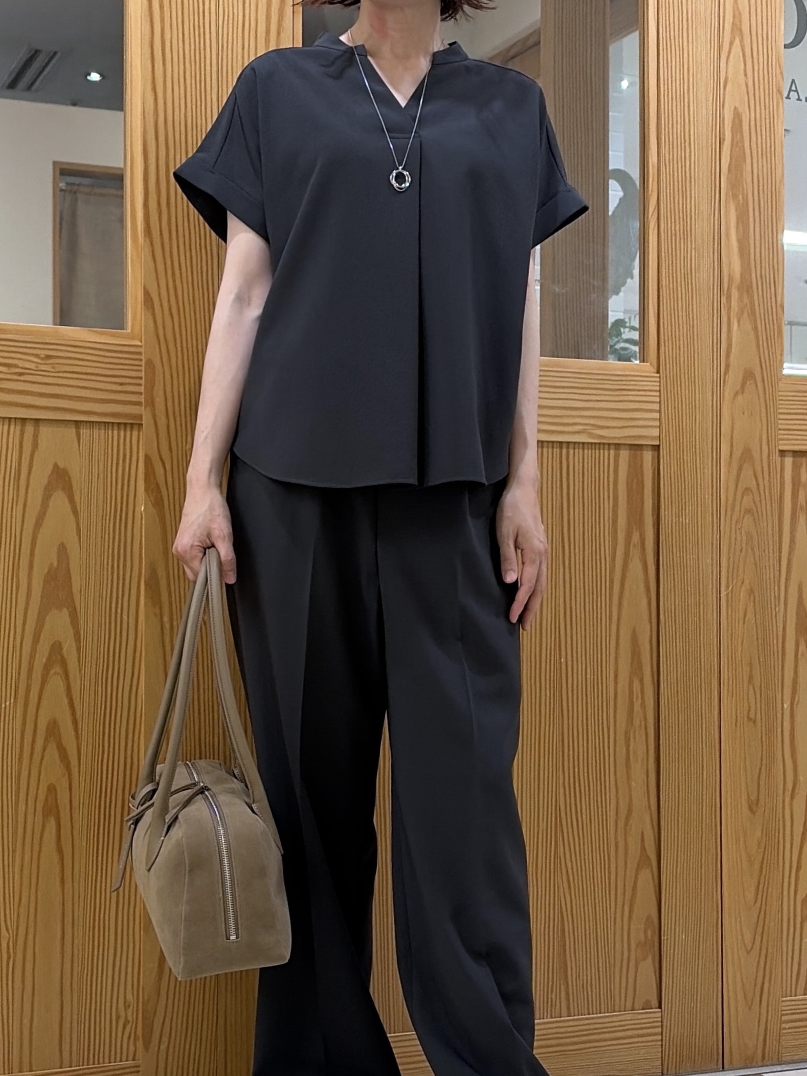 ゆうさんの「UNTITLED｜【残暑も快適/セットアップ可/接触冷感】エアリークールブラウス」を使ったコーディネート