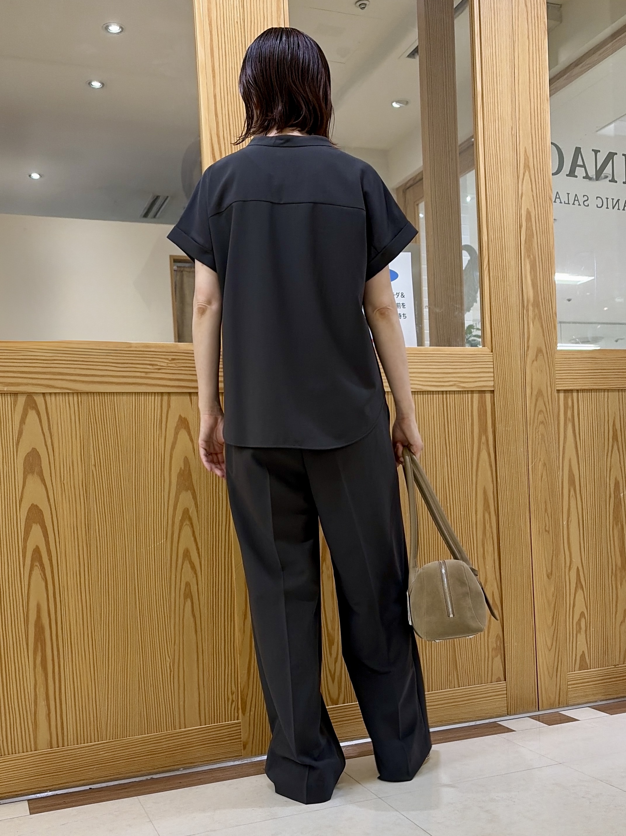 ゆうさんの「UNTITLED｜【残暑も快適/セットアップ可/接触冷感】エアリークールブラウス」を使ったコーディネート