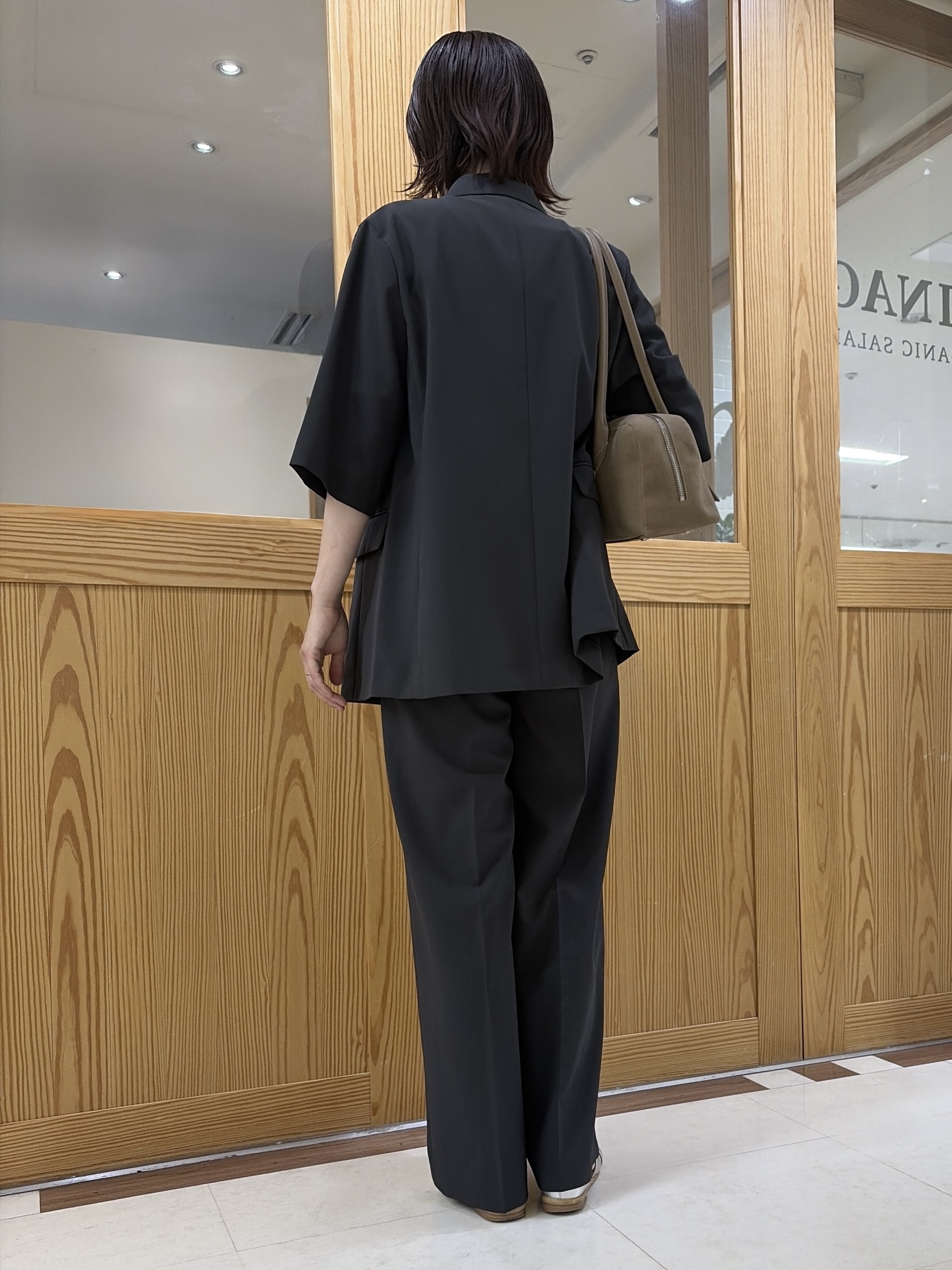 ゆうさんの「UNTITLED｜【残暑も快適/セットアップ可/接触冷感】エアリークールブラウス」を使ったコーディネート